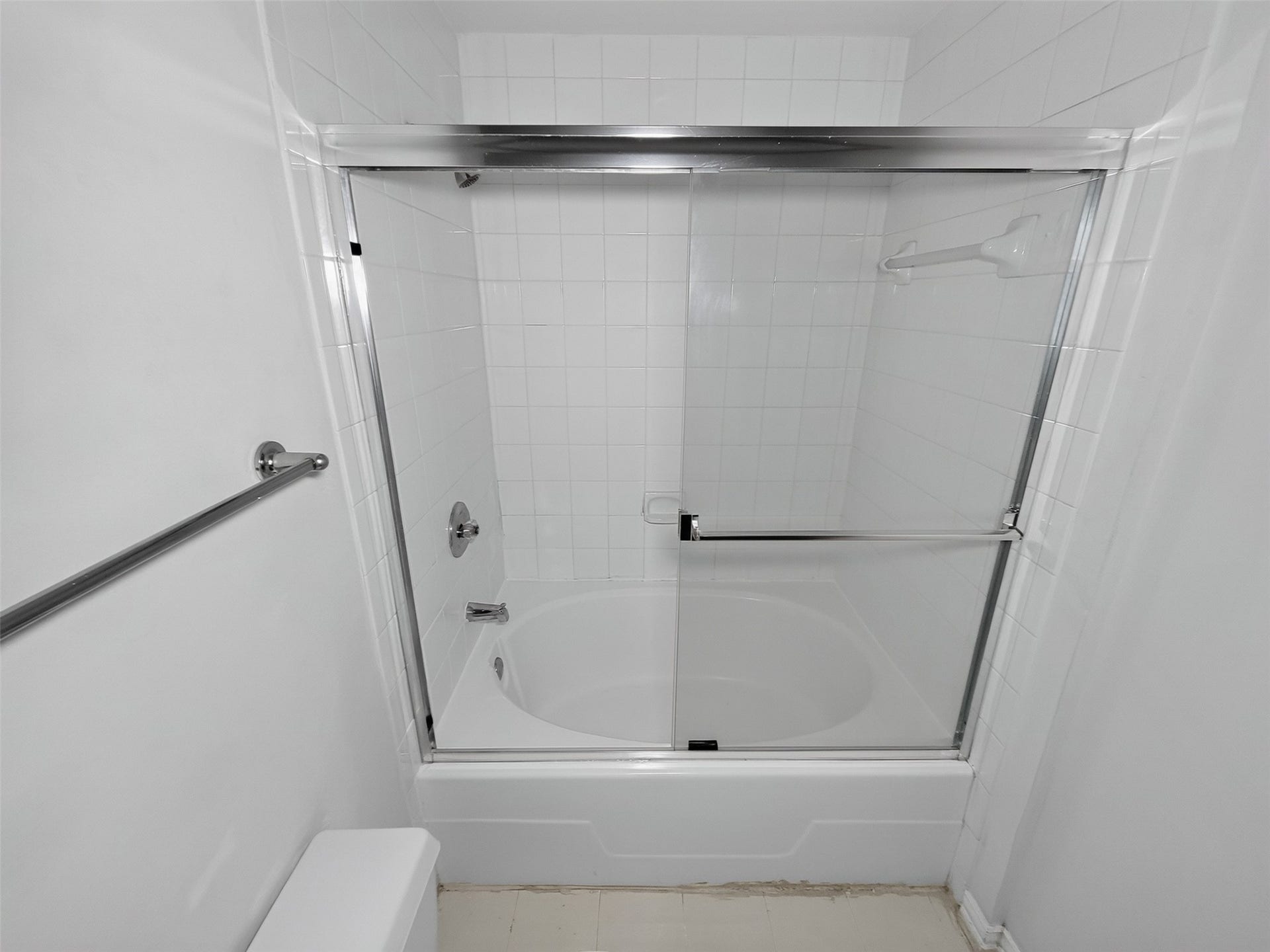 2111 Welch, #B214, Houston, TX 77019 2111 Welch, #B214, Houston, TX 77019