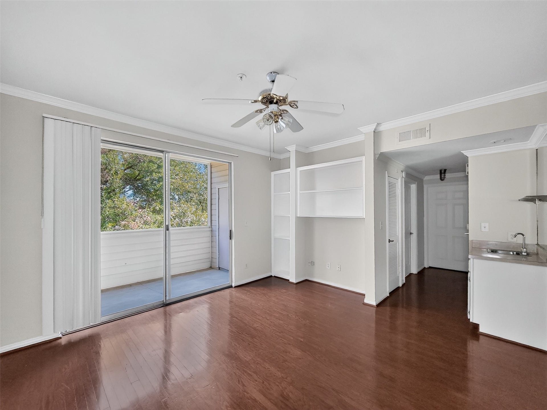 2111 Welch, #B214, Houston, TX 77019 2111 Welch, #B214, Houston, TX 77019