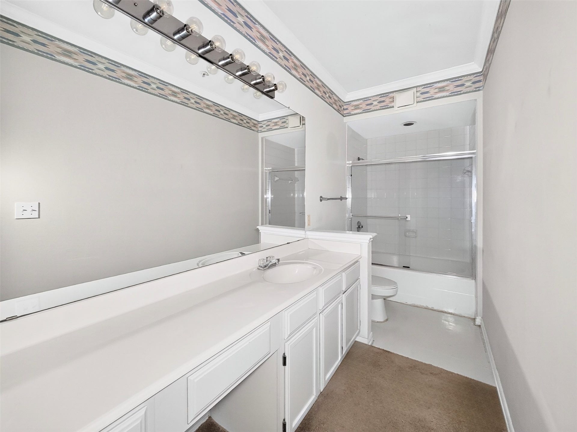 2111 Welch, #B214, Houston, TX 77019 2111 Welch, #B214, Houston, TX 77019