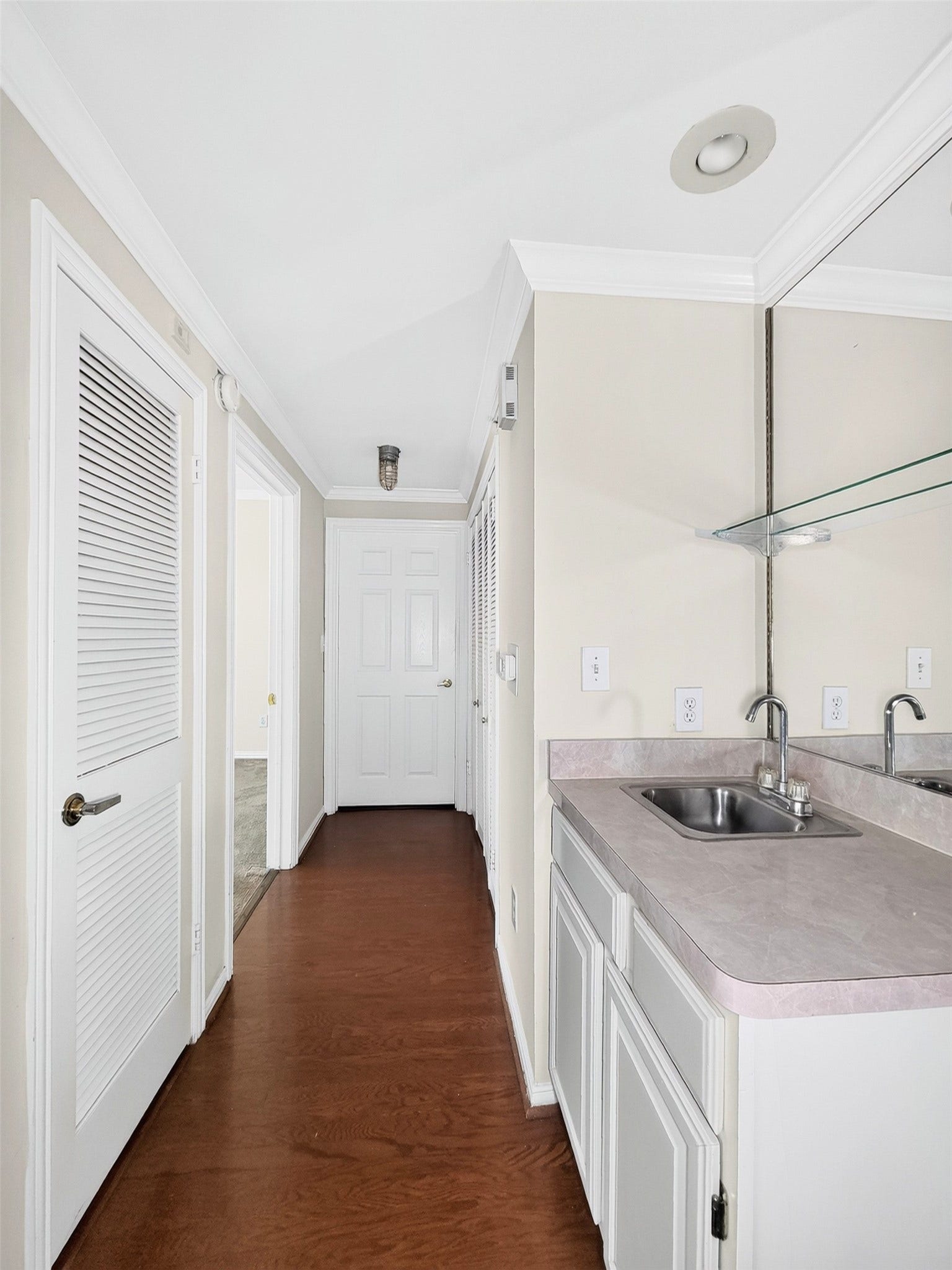 2111 Welch, #B214, Houston, TX 77019 2111 Welch, #B214, Houston, TX 77019