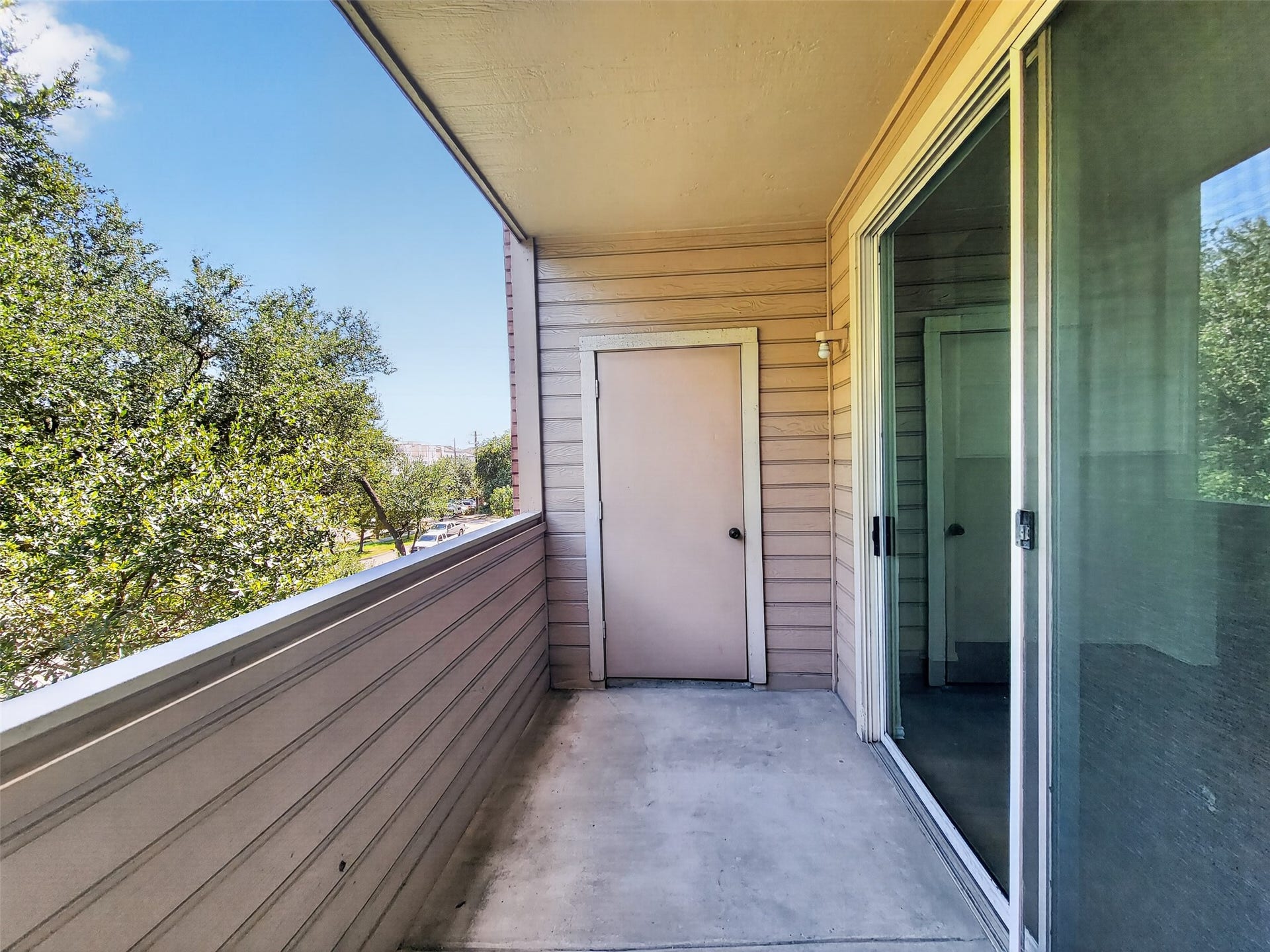 2111 Welch, #B214, Houston, TX 77019 2111 Welch, #B214, Houston, TX 77019