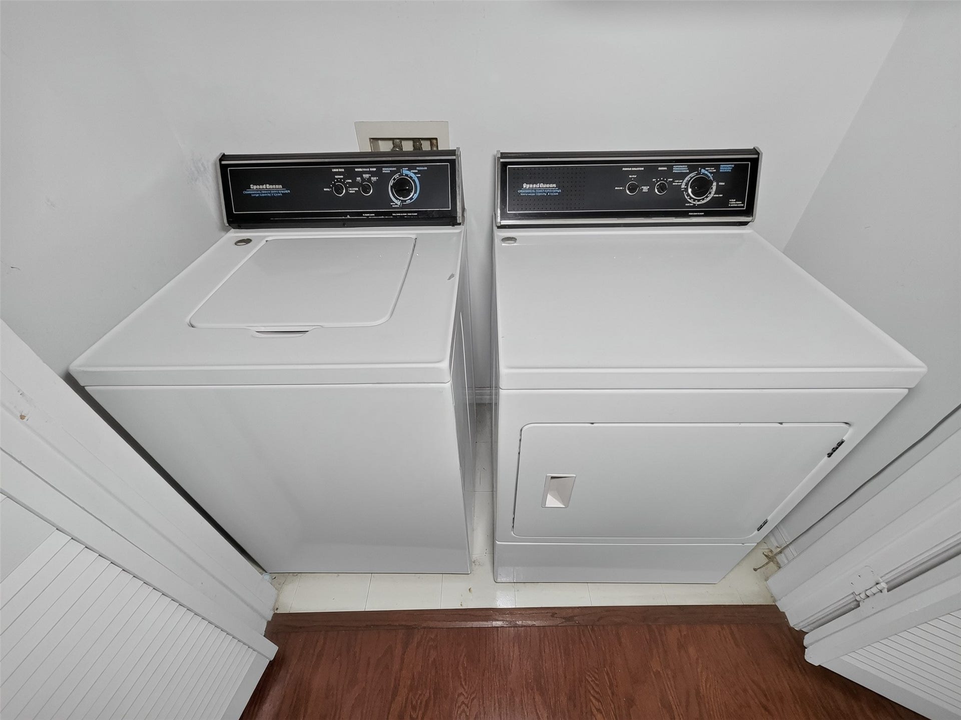 2111 Welch, #B214, Houston, TX 77019 2111 Welch, #B214, Houston, TX 77019