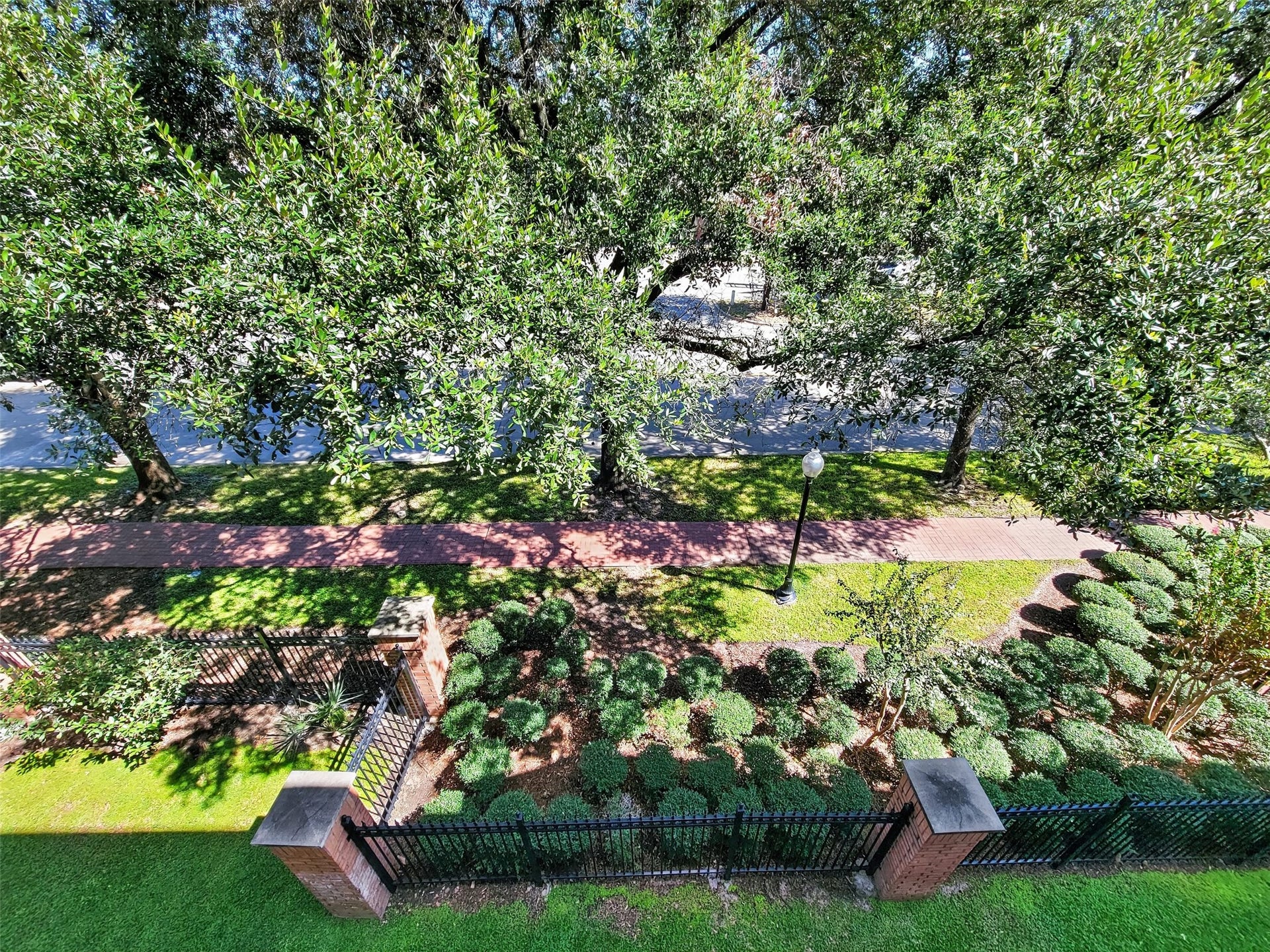 2111 Welch, #B214, Houston, TX 77019 2111 Welch, #B214, Houston, TX 77019