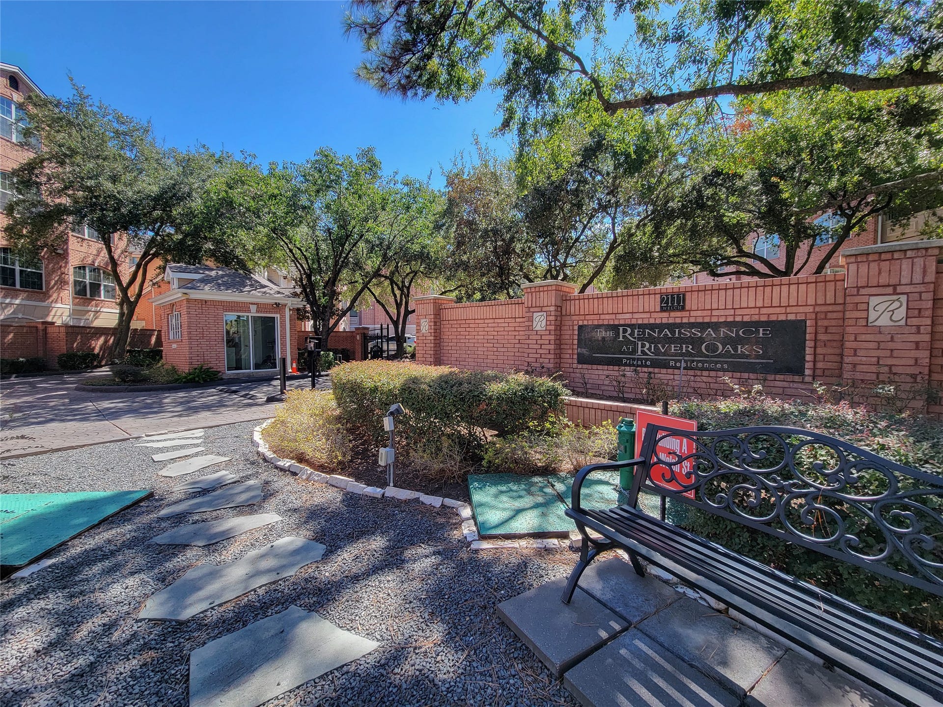 2111 Welch, #B214, Houston, TX 77019 2111 Welch, #B214, Houston, TX 77019