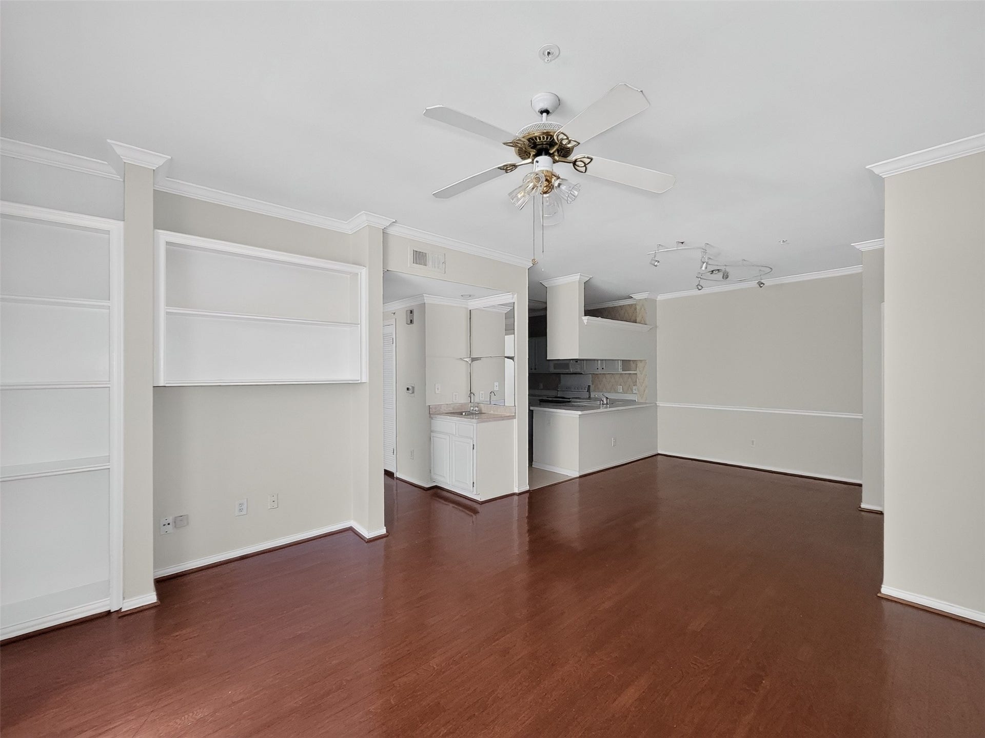 2111 Welch, #B214, Houston, TX 77019 2111 Welch, #B214, Houston, TX 77019