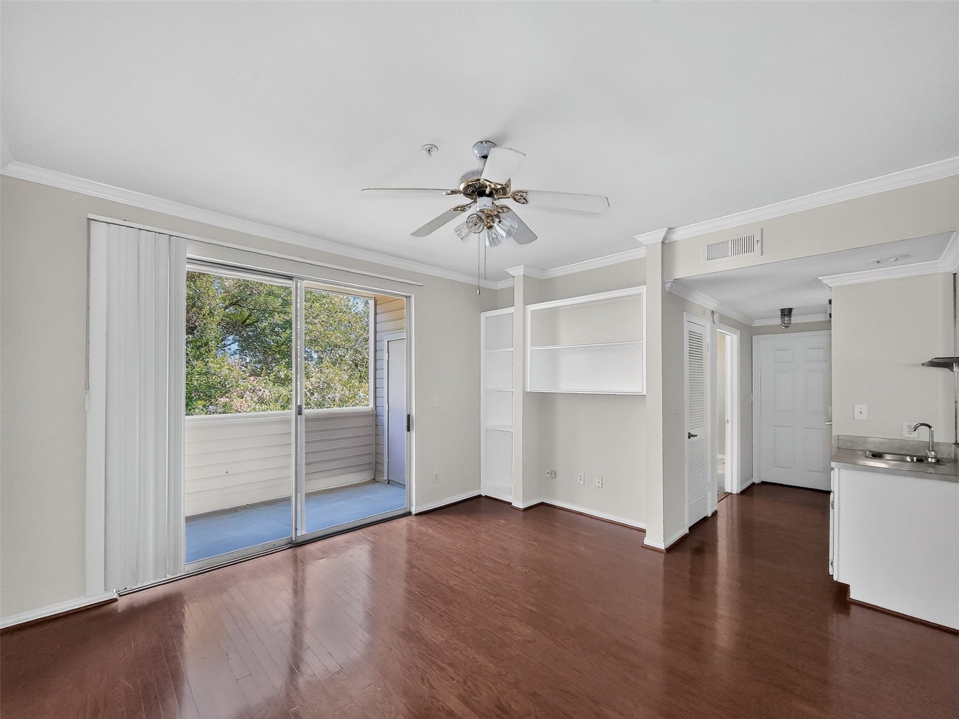 2111 Welch, #B214, Houston, TX 77019 2111 Welch, #B214, Houston, TX 77019