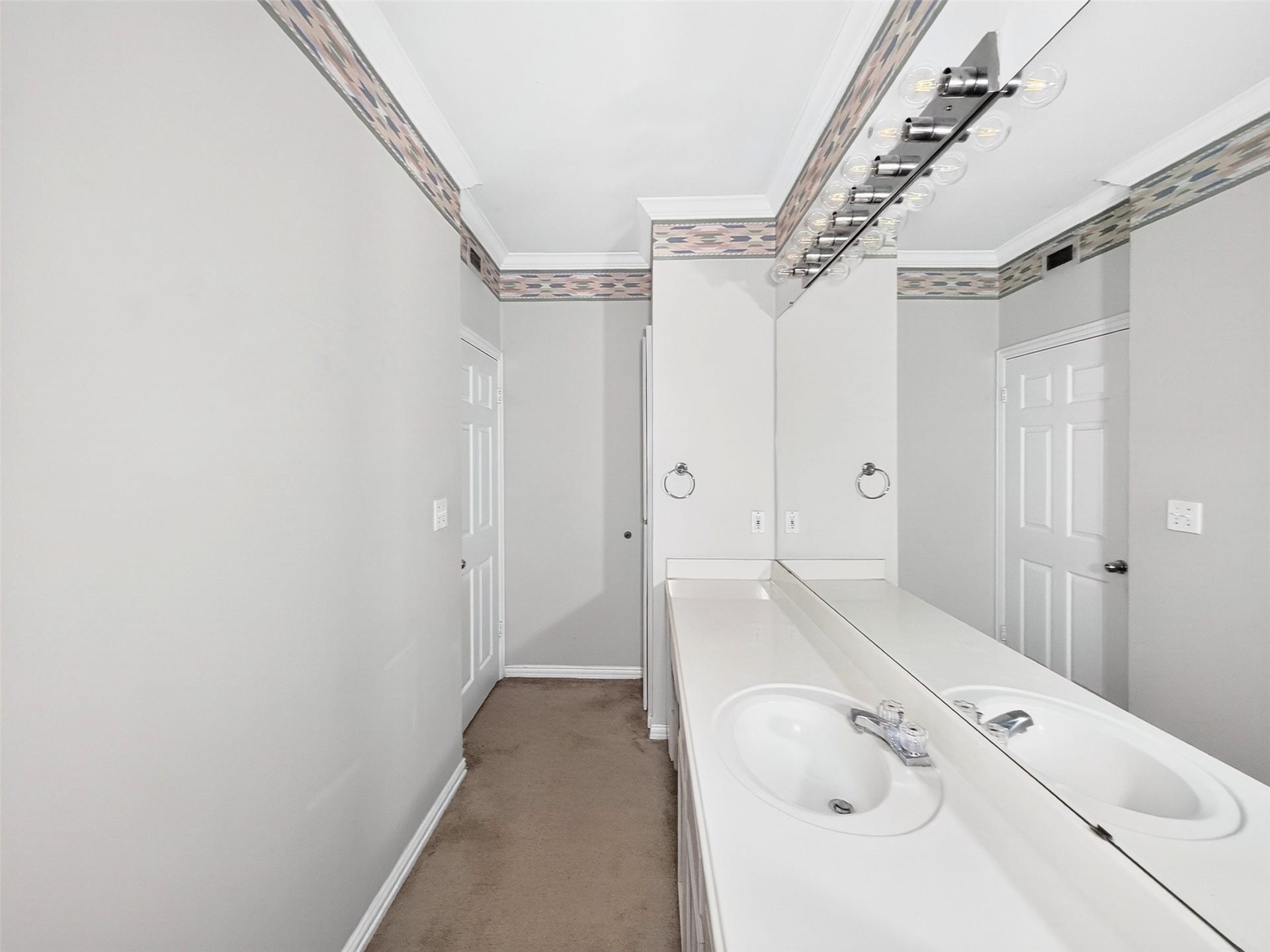 2111 Welch, #B214, Houston, TX 77019 2111 Welch, #B214, Houston, TX 77019