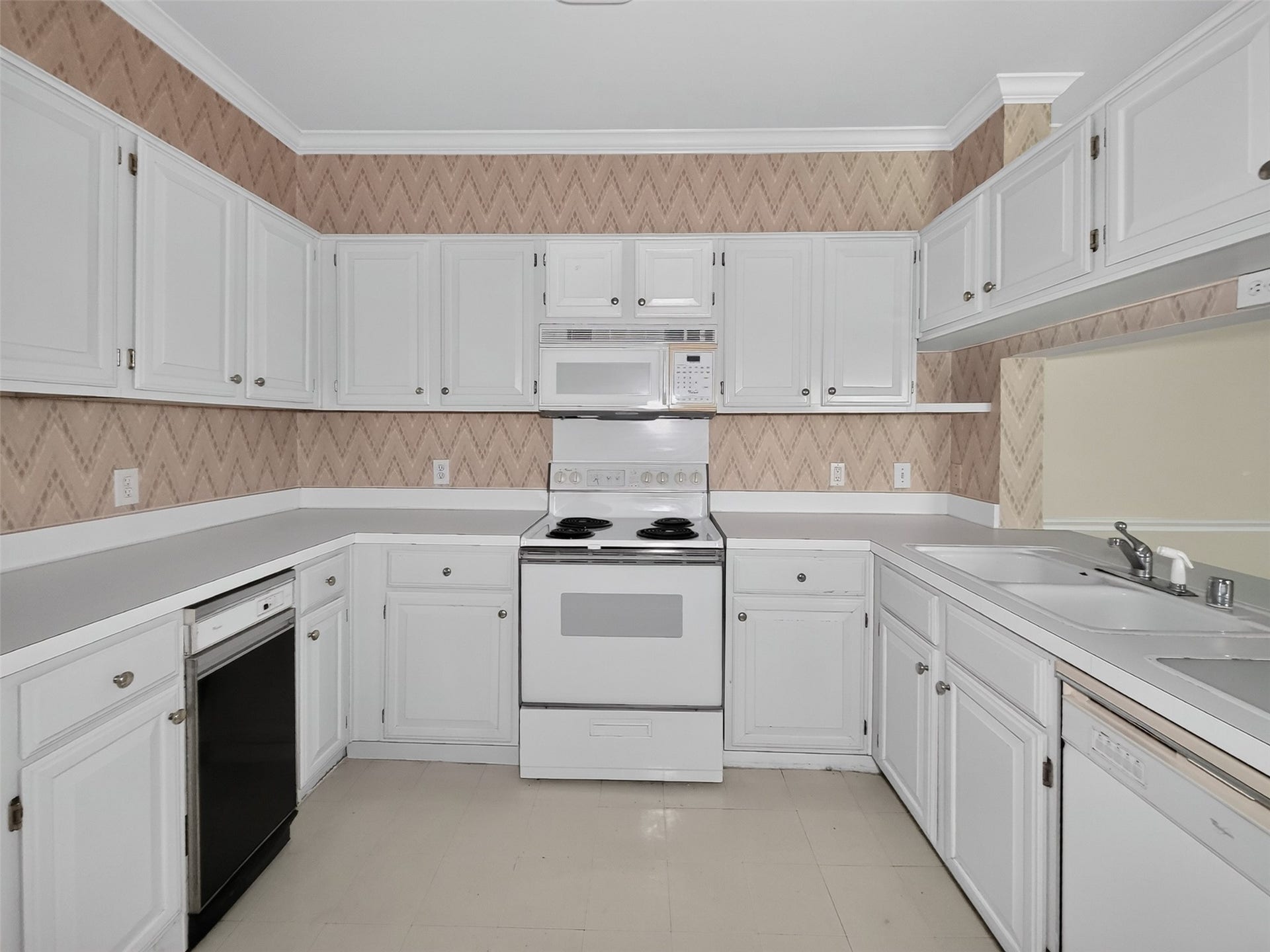 2111 Welch, #B214, Houston, TX 77019 2111 Welch, #B214, Houston, TX 77019