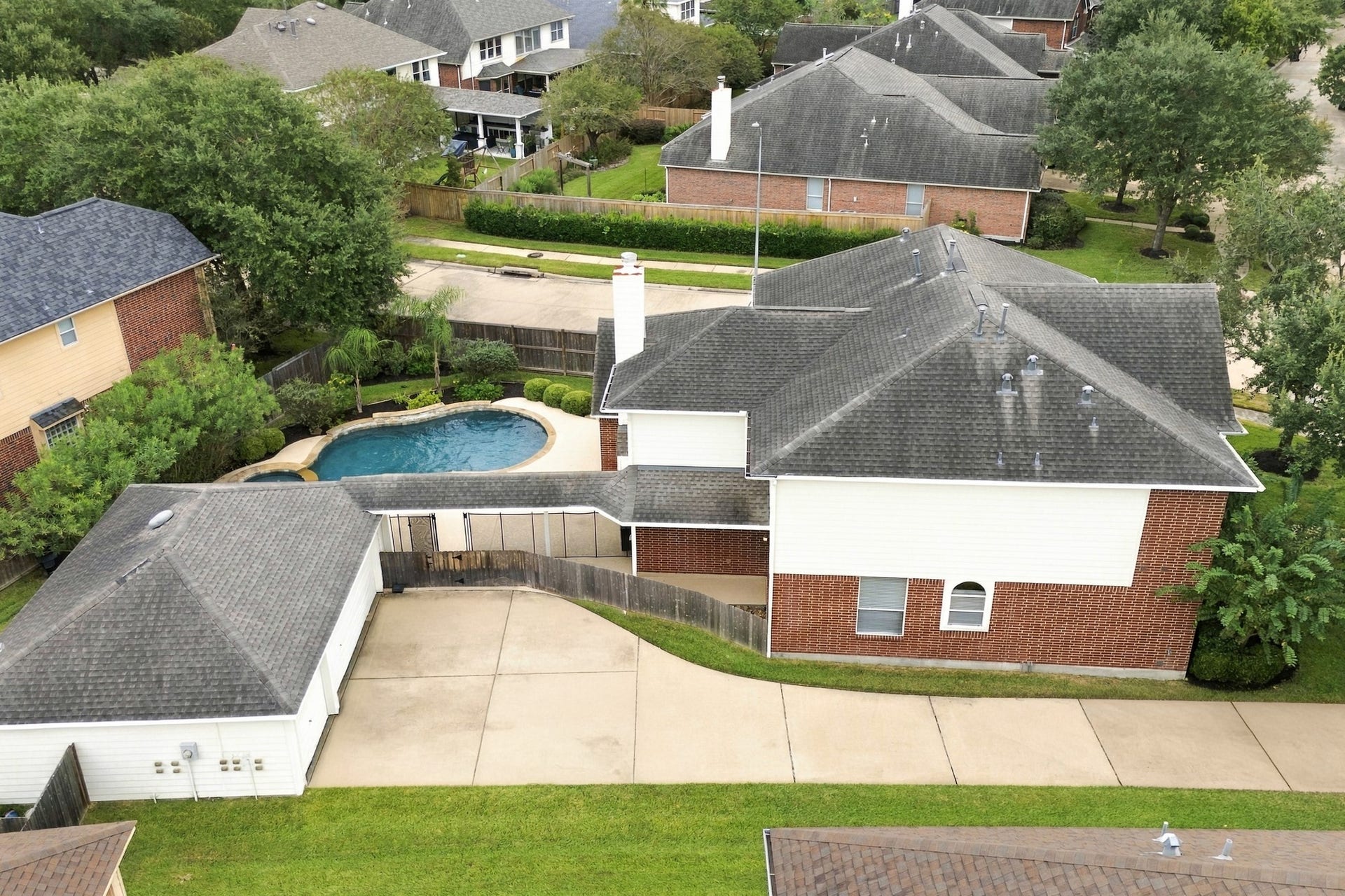 Check out that 3 car garage and ample driveway!