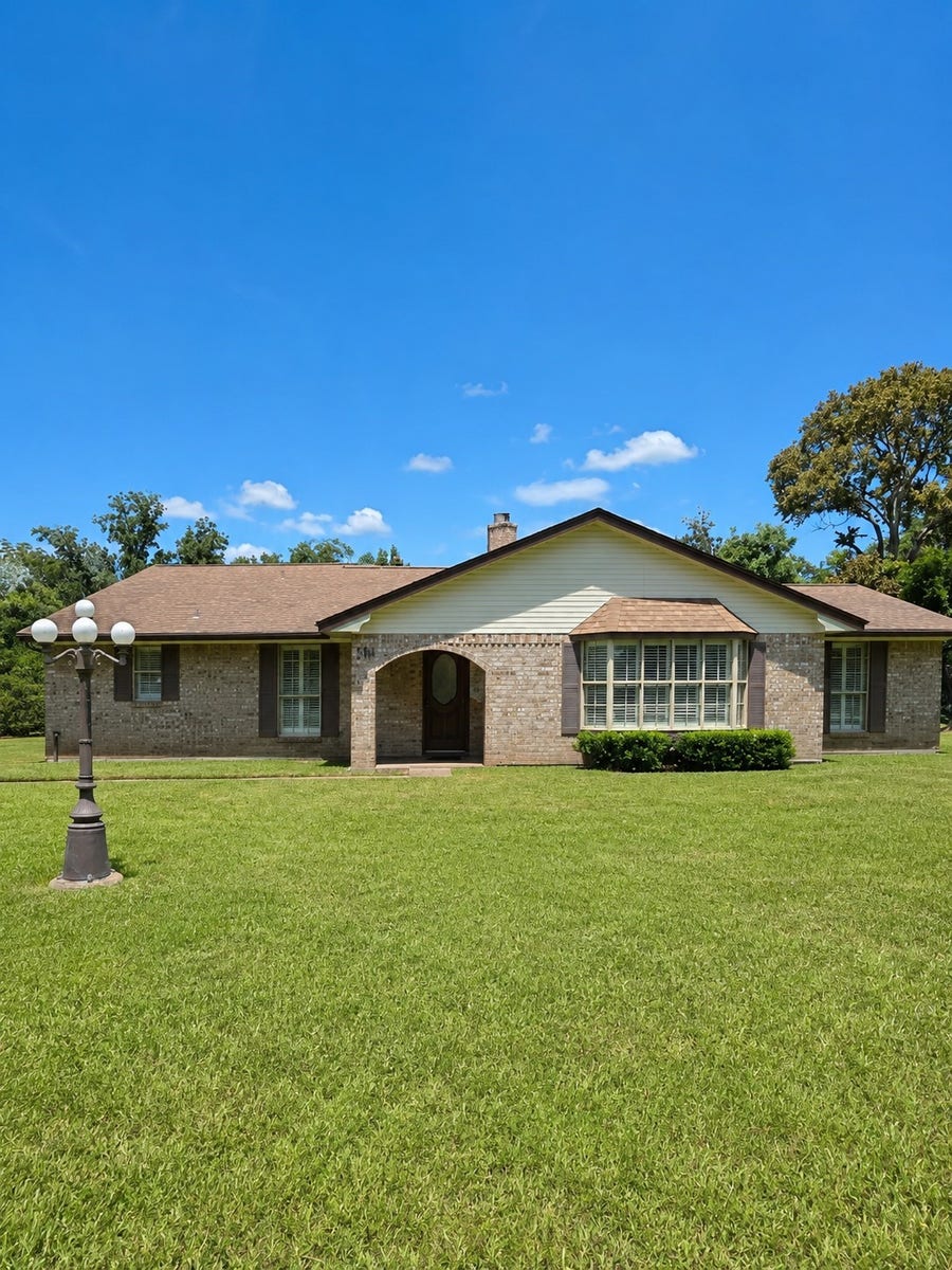 Property photo for 148 Hickory Drive, Richwood, TX
