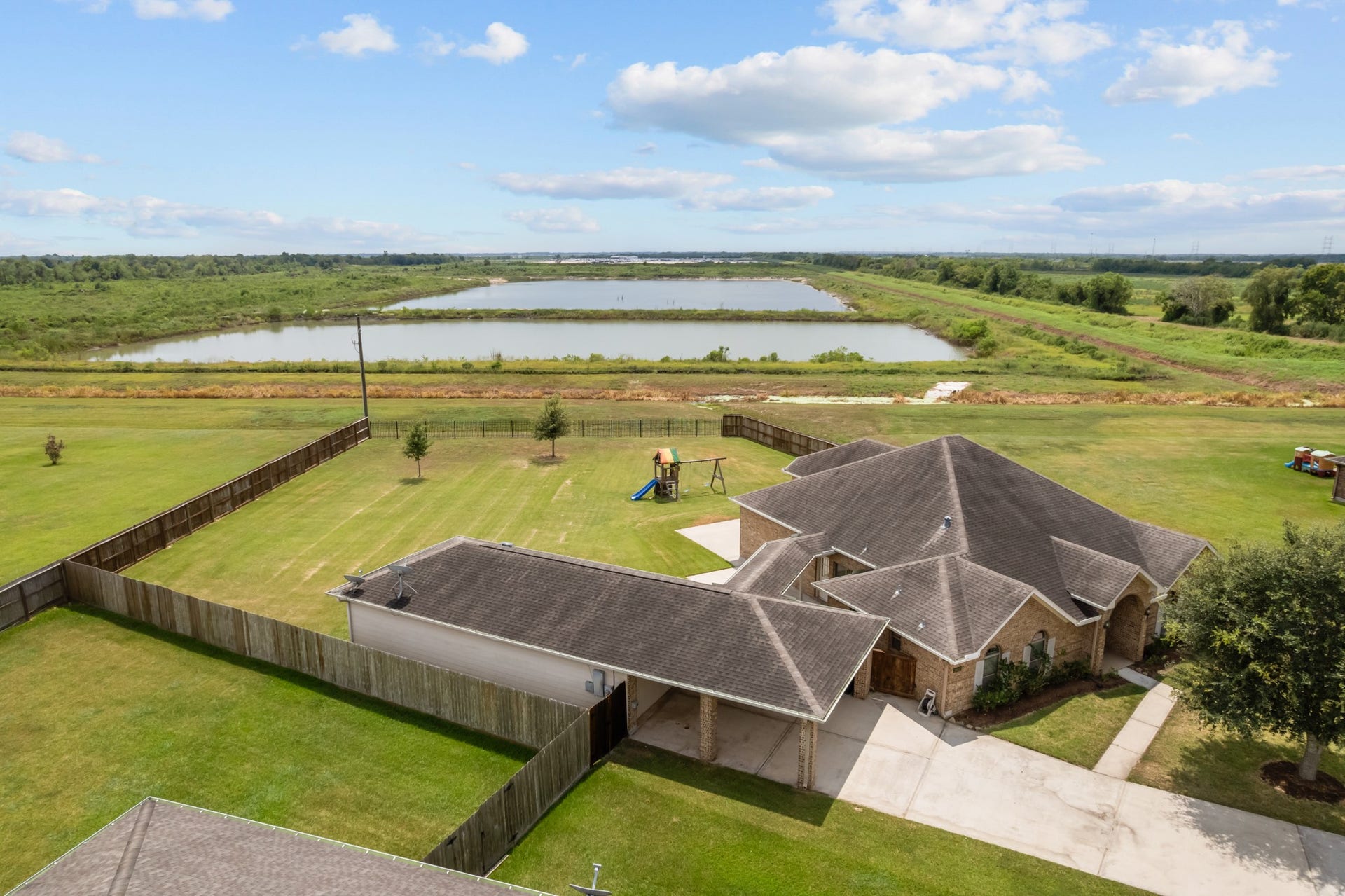 28027 Trade Wind Court, Rosharon, TX 77583 28027 Trade Wind Court, Rosharon, TX 77583