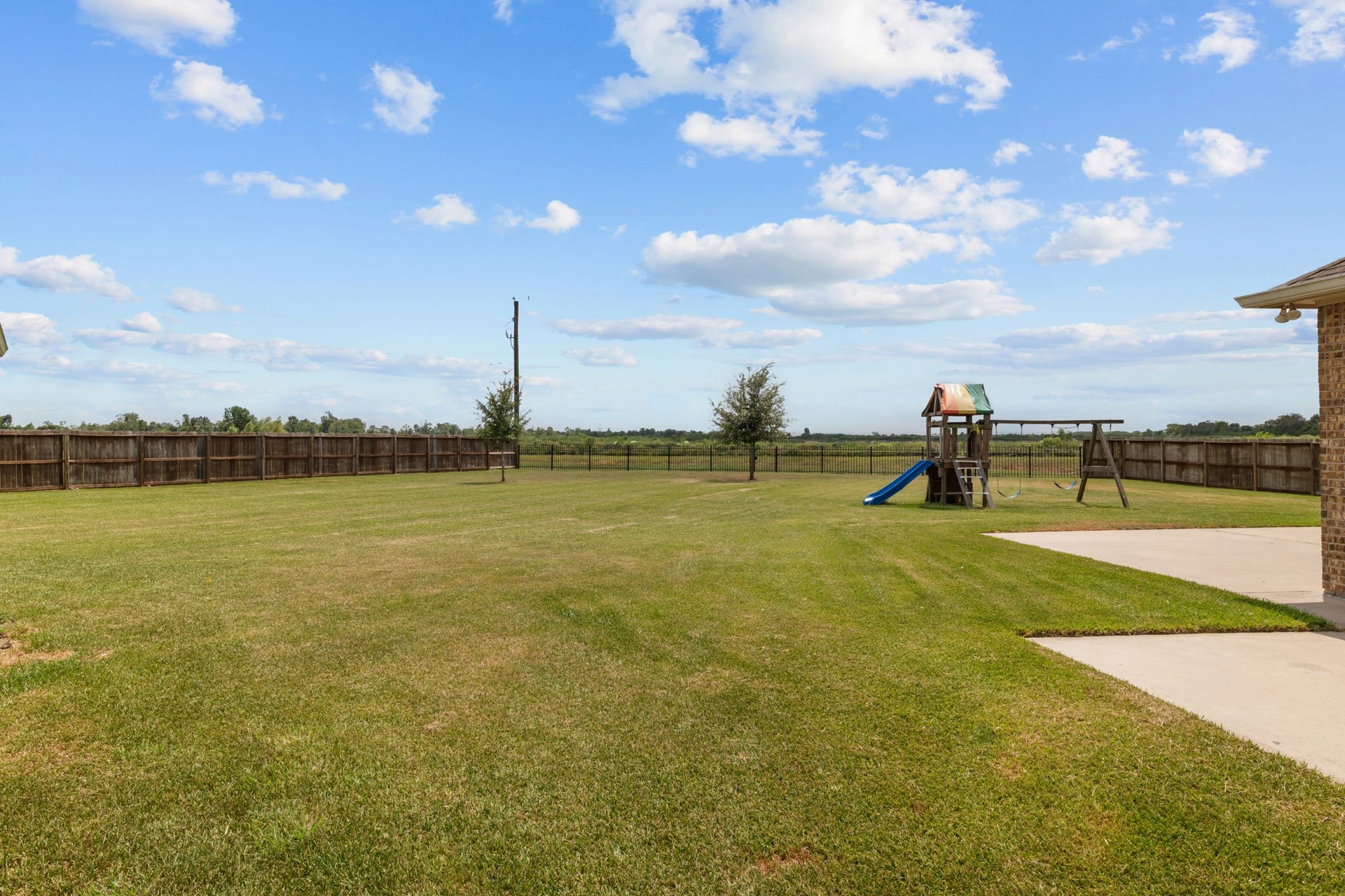 28027 Trade Wind Court, Rosharon, TX 77583 28027 Trade Wind Court, Rosharon, TX 77583