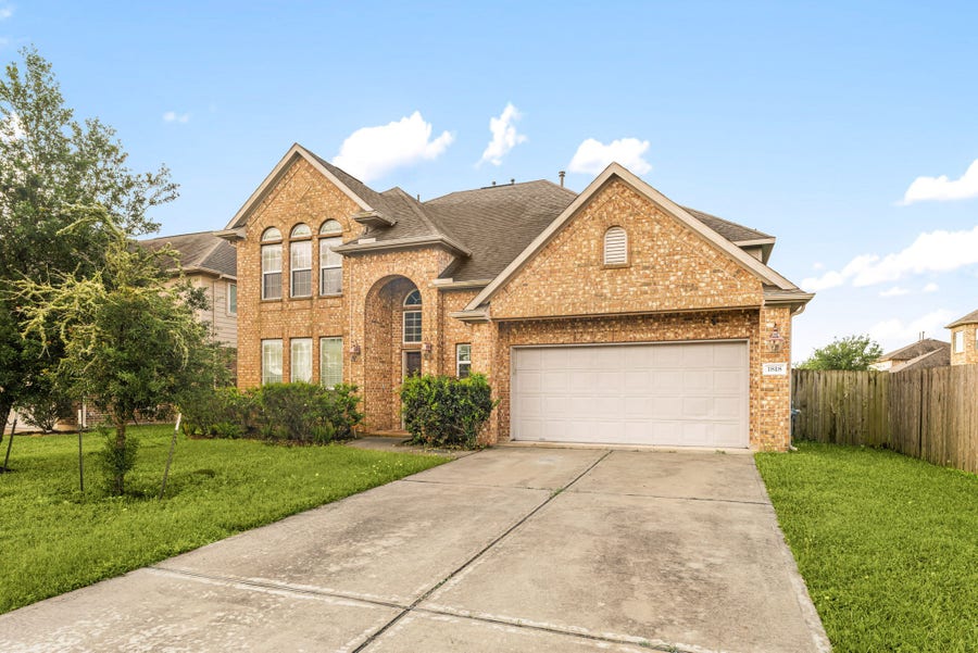 Property photo for 1818 Luminous Waters Lane, Rosharon, TX
