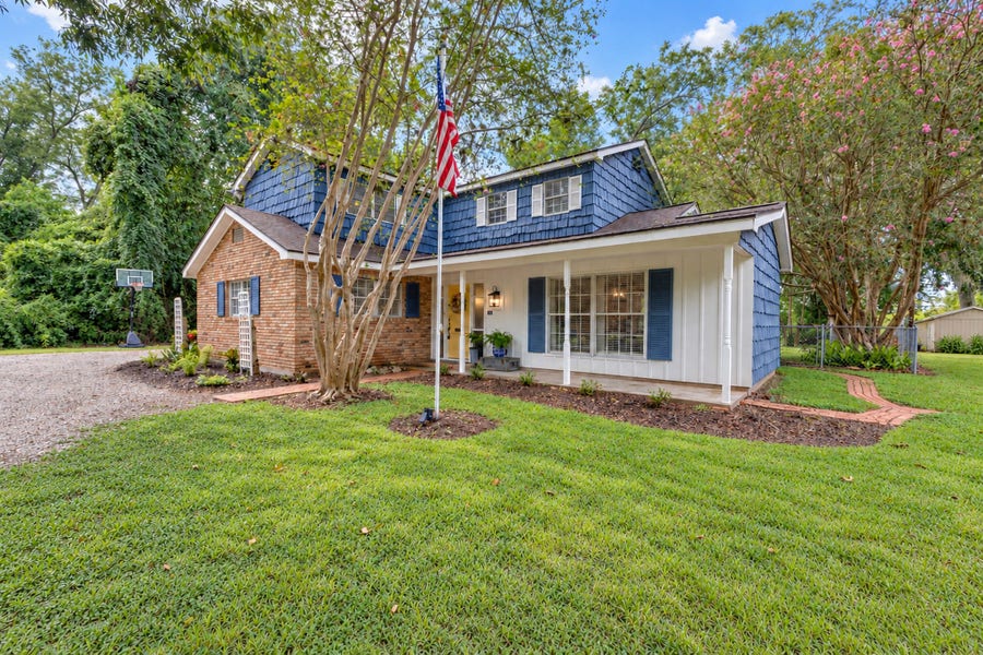 Property photo for 524 Oak Drive, Lake Jackson, TX