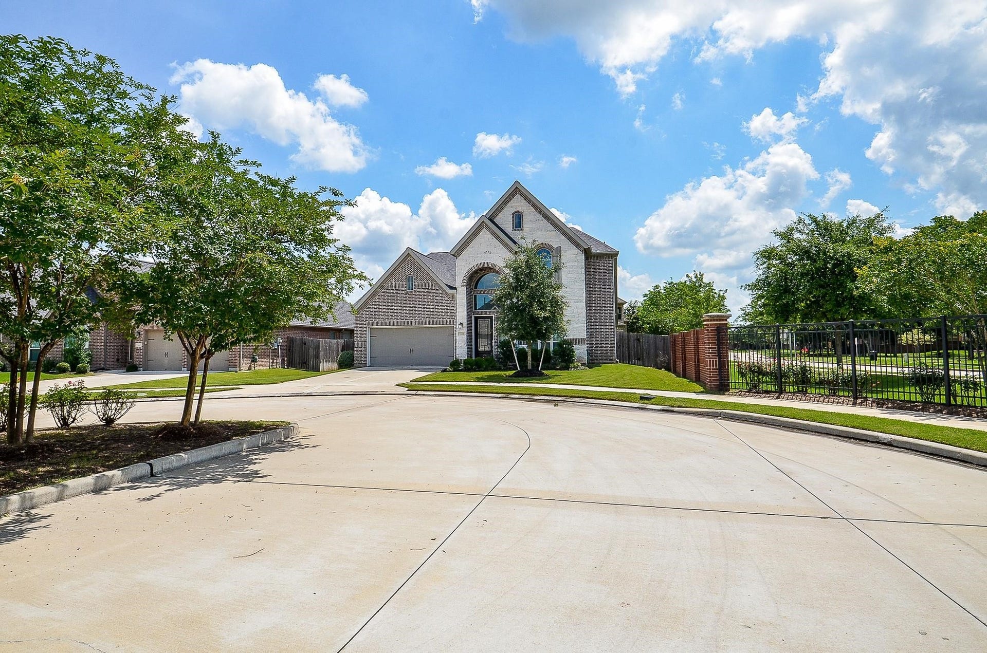 5627 Bending Crest Court, Sugar Land, TX 77459 5627 Bending Crest Court, Sugar Land, TX 77459