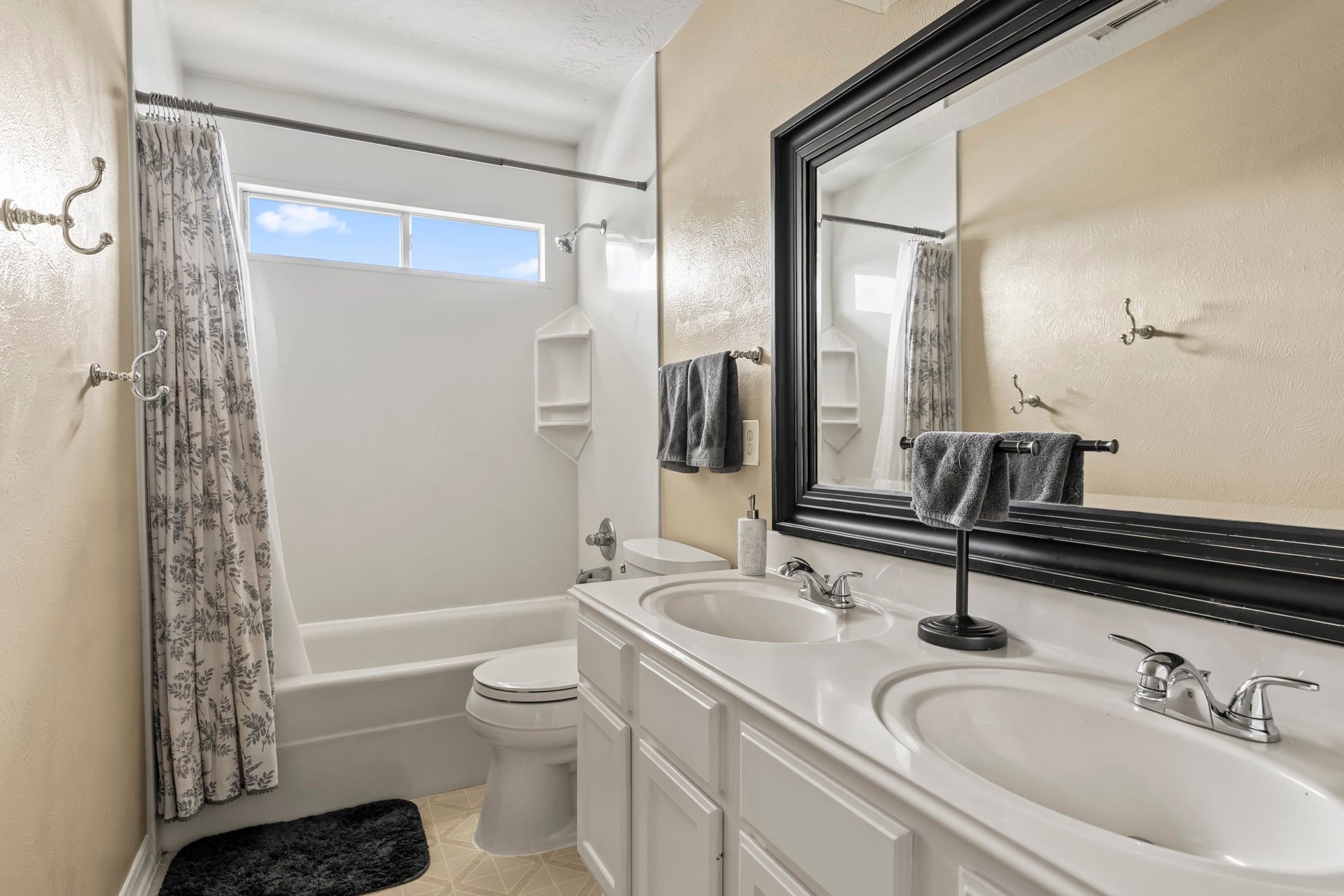 13402 Durbridge Trail Drive, Houston, TX 77065 Upstairs Bath