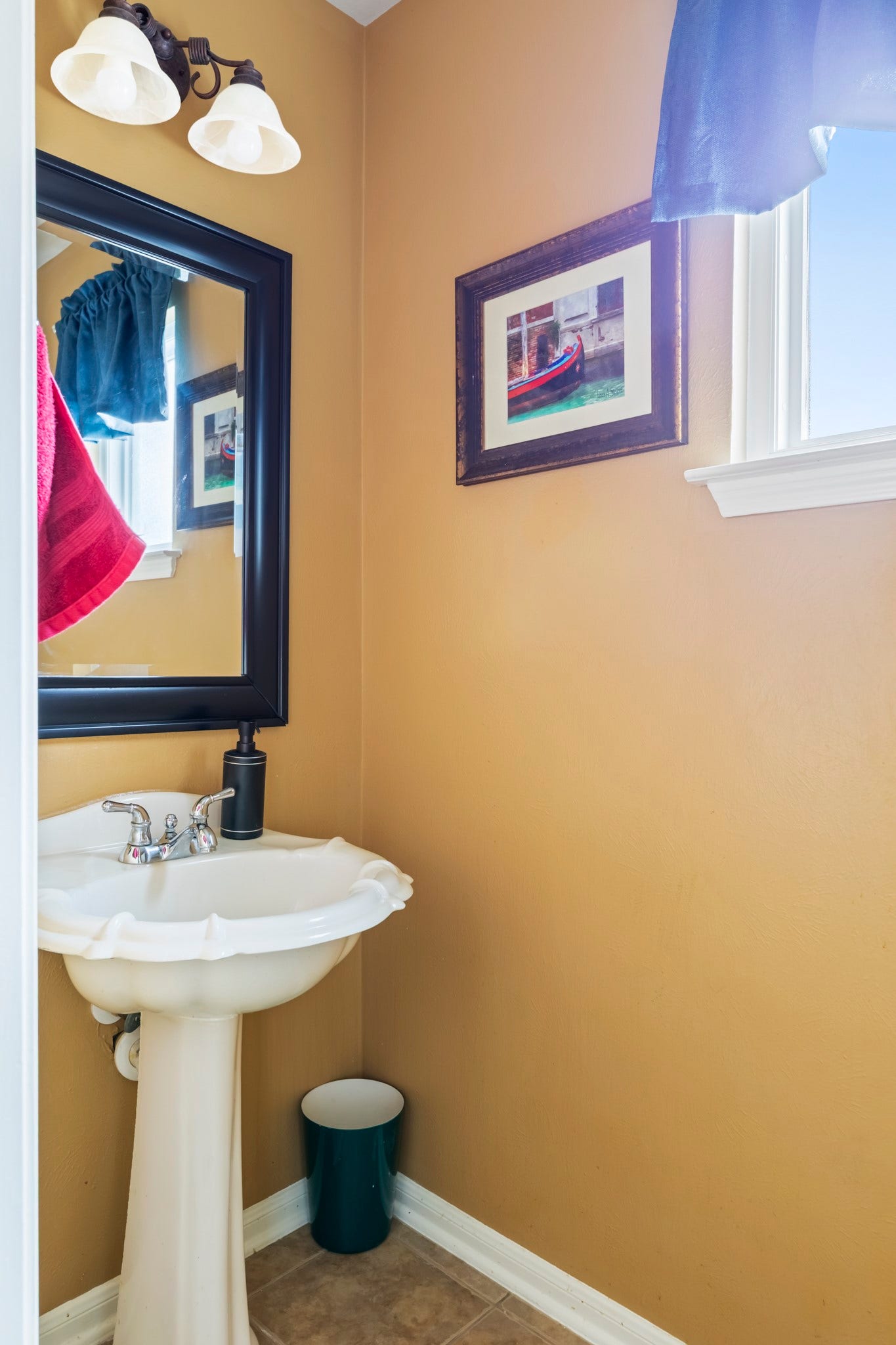 13402 Durbridge Trail Drive, Houston, TX 77065 Half bath