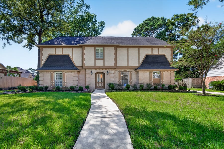 Property photo for 20011 Pinehurst Bend Drive, Humble, TX