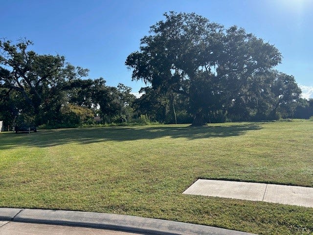 Property photo for 118 Creekside Lane, Lake Jackson, TX