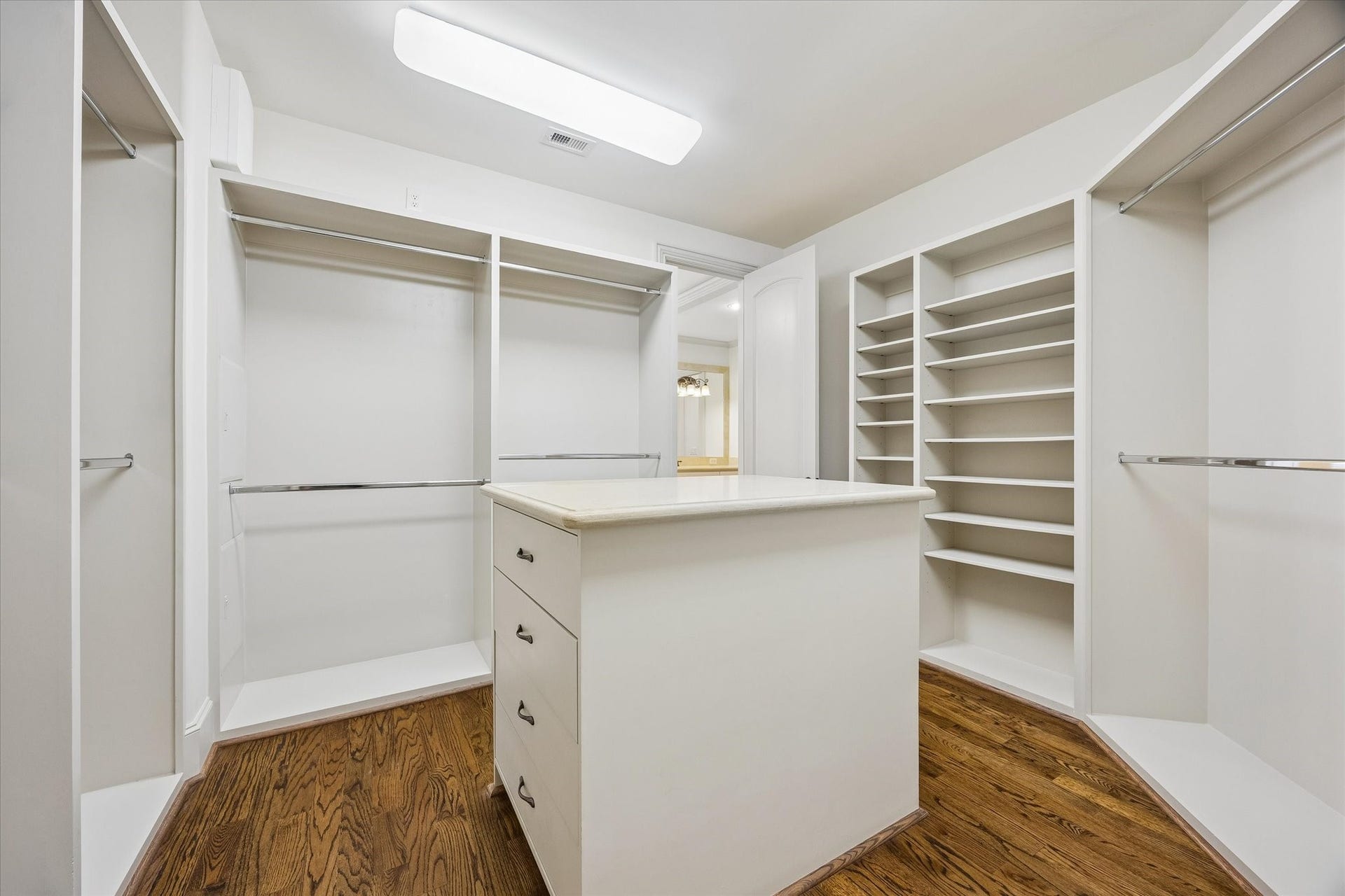 2531 Swift Boulevard, Houston, TX 77030 2531 Swift Boulevard, Houston, TX 77030