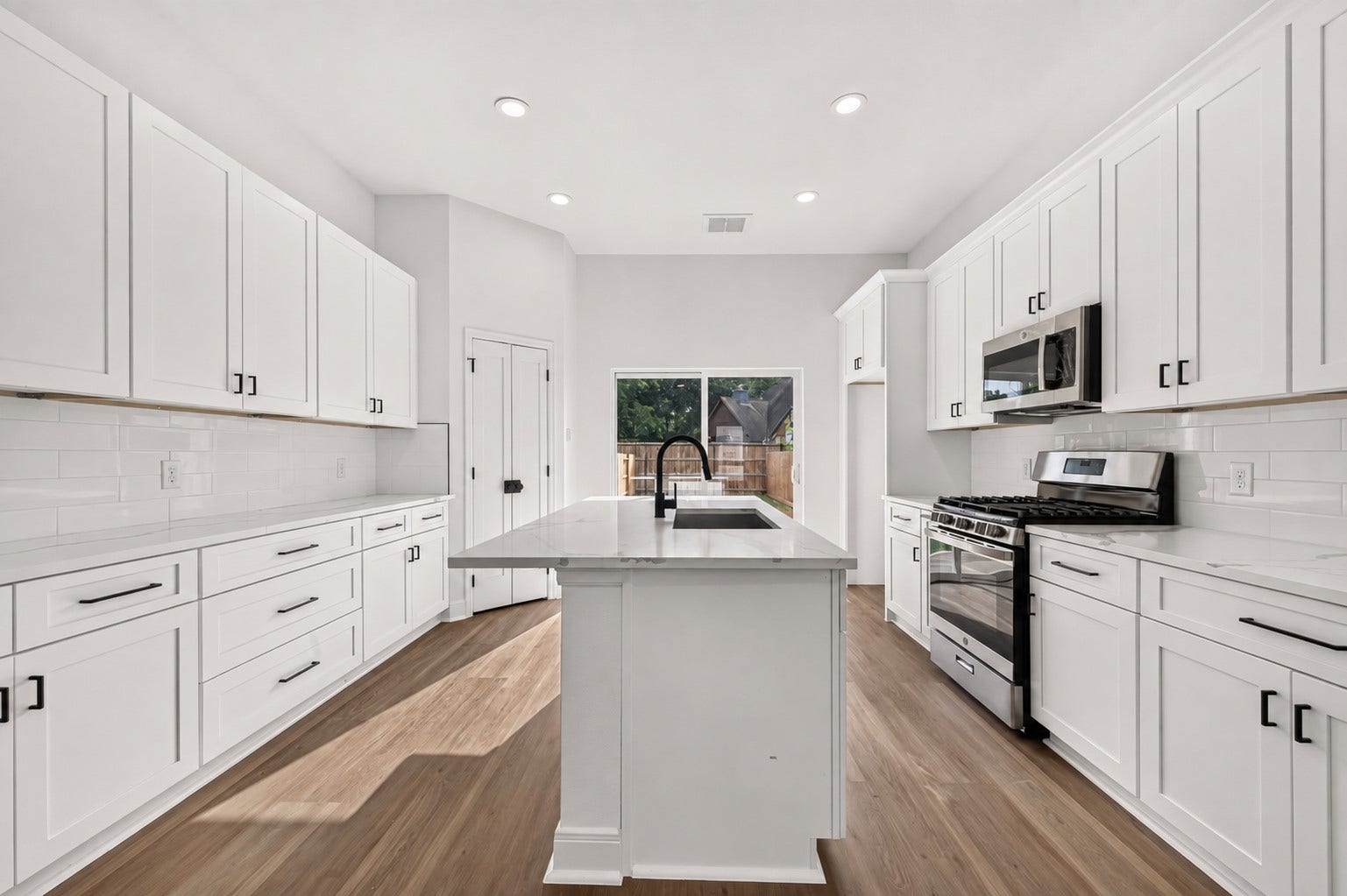 8110 Carver Road, Houston, TX 77088 8110 Carver Road, Houston, TX 77088