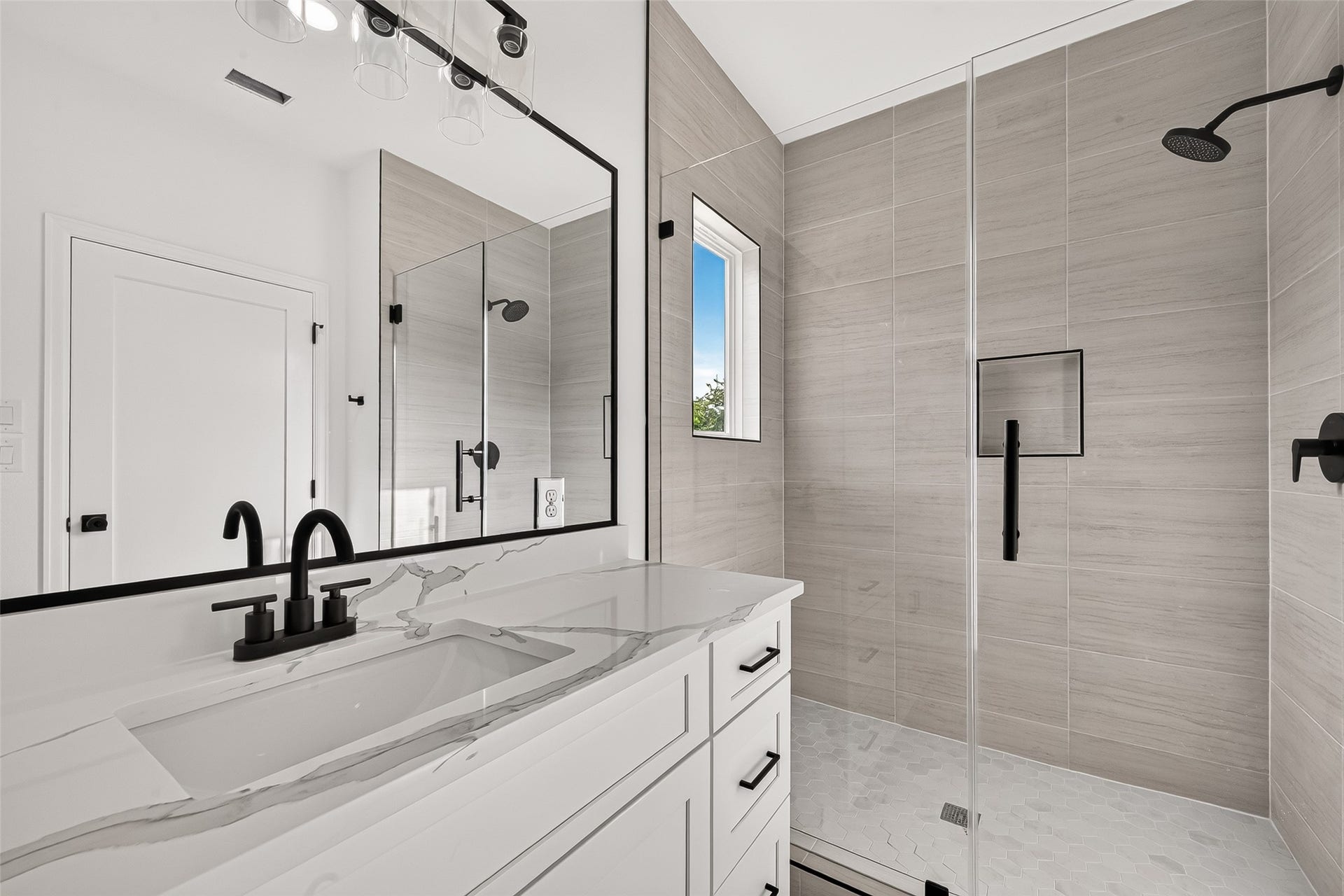 8110 Carver Road, Houston, TX 77088 8110 Carver Road, Houston, TX 77088