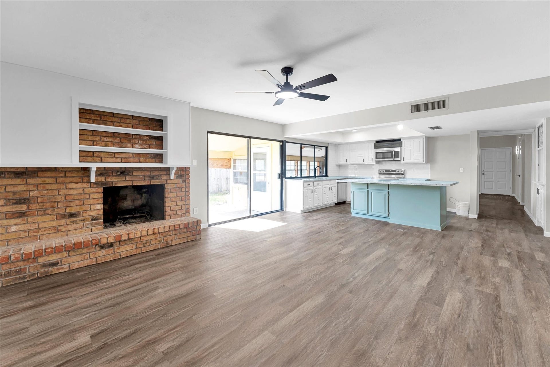 18330 Navajo Trail Drive, Spring, TX 77388 Kitchen open to Family Room