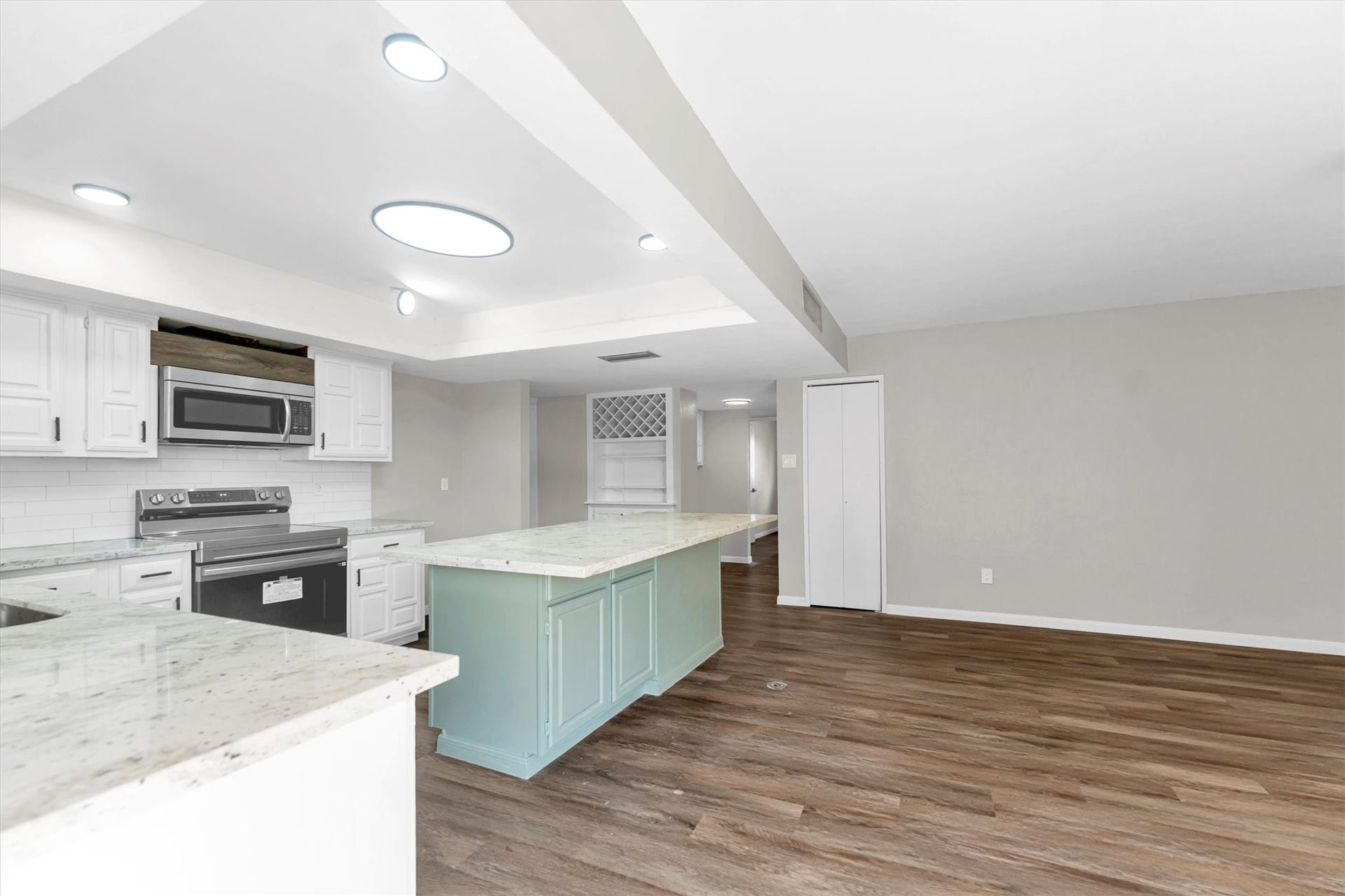 18330 Navajo Trail Drive, Spring, TX 77388 Granite countertops and new appliances in the kitchen