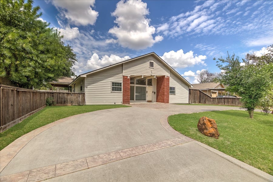 Property photo for 6946 Cole Creek Drive, Houston, TX