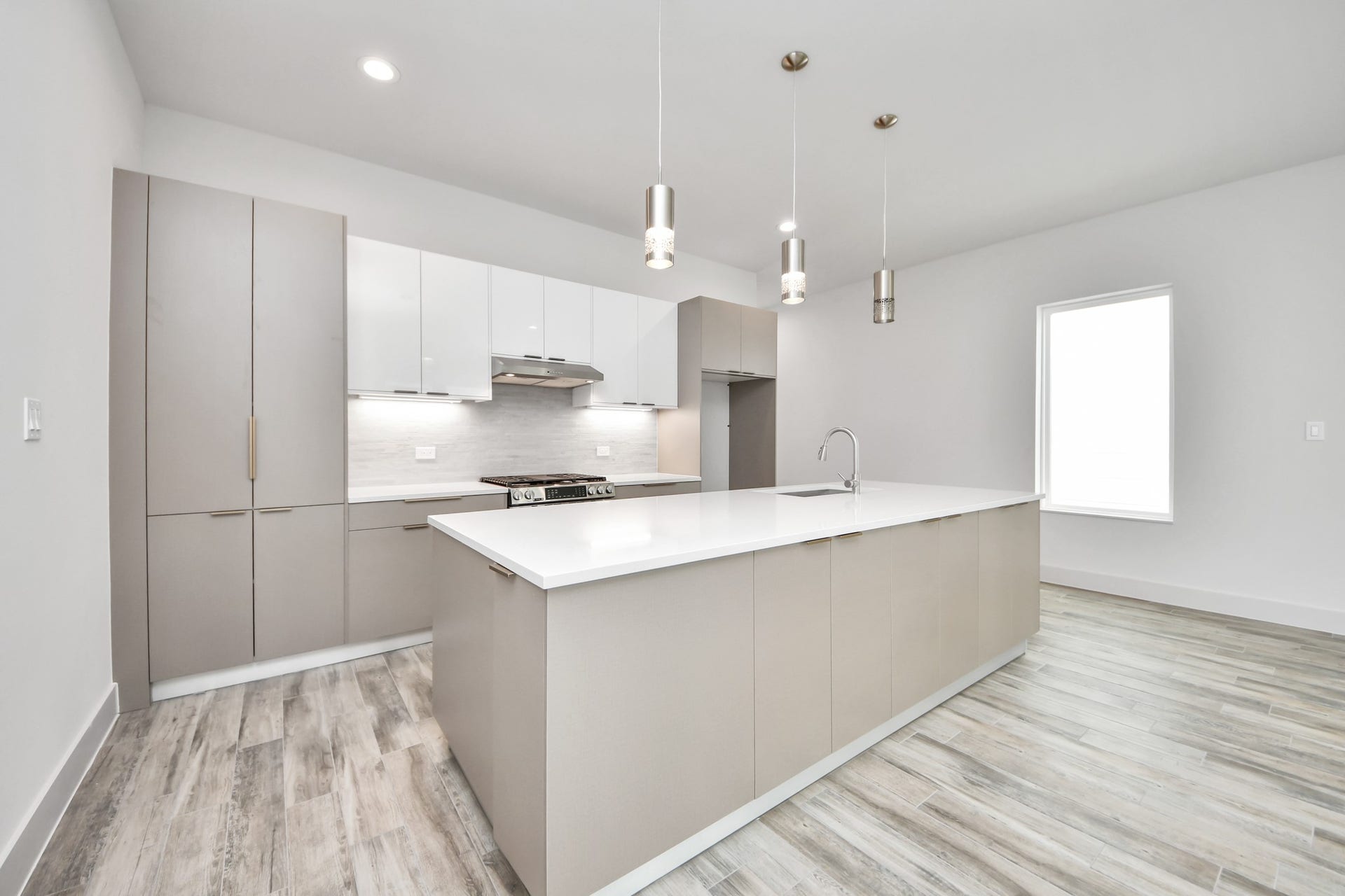 4023 Boho Lane, Houston, TX 77045 kitchen
