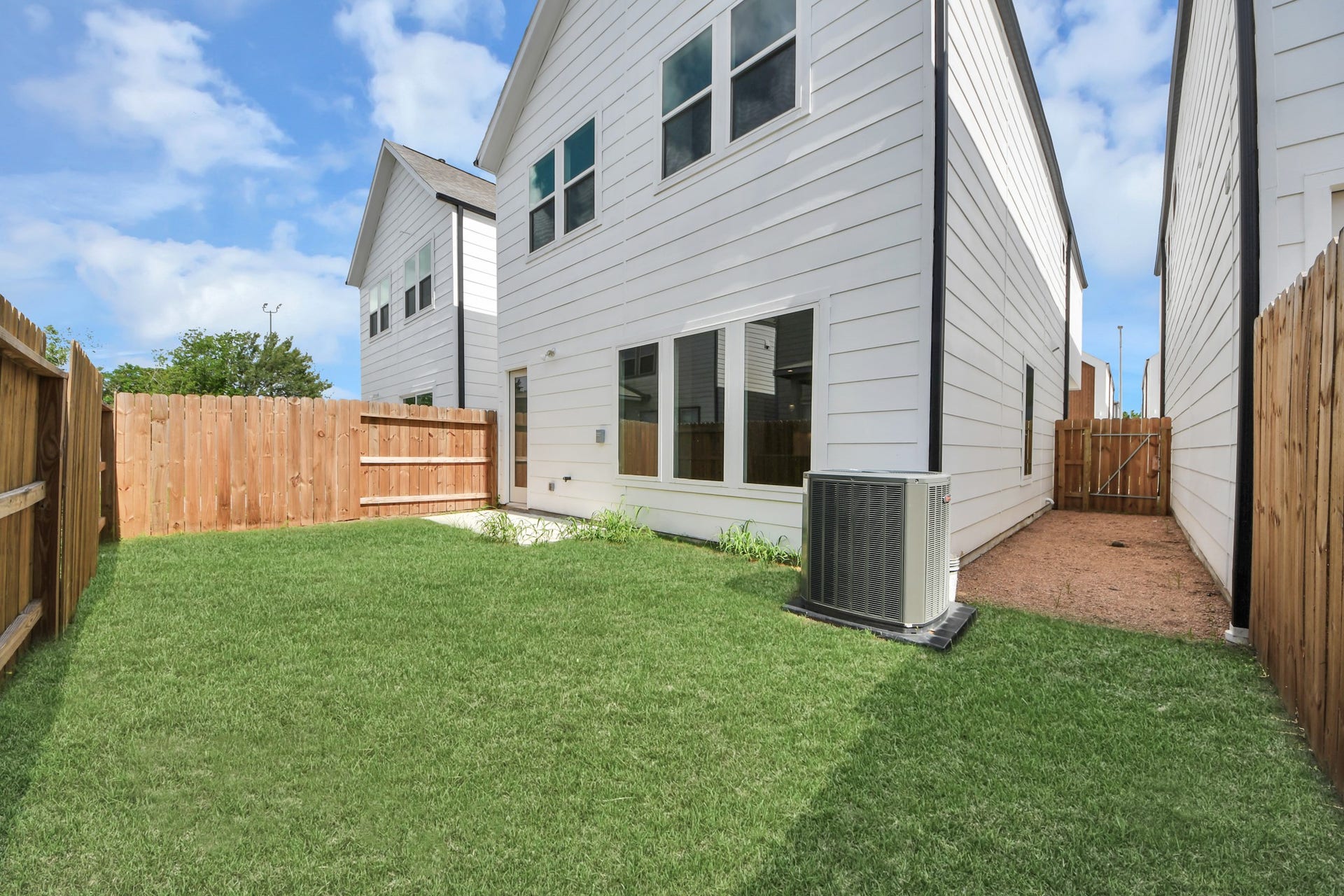 4023 Boho Lane, Houston, TX 77045 backyard