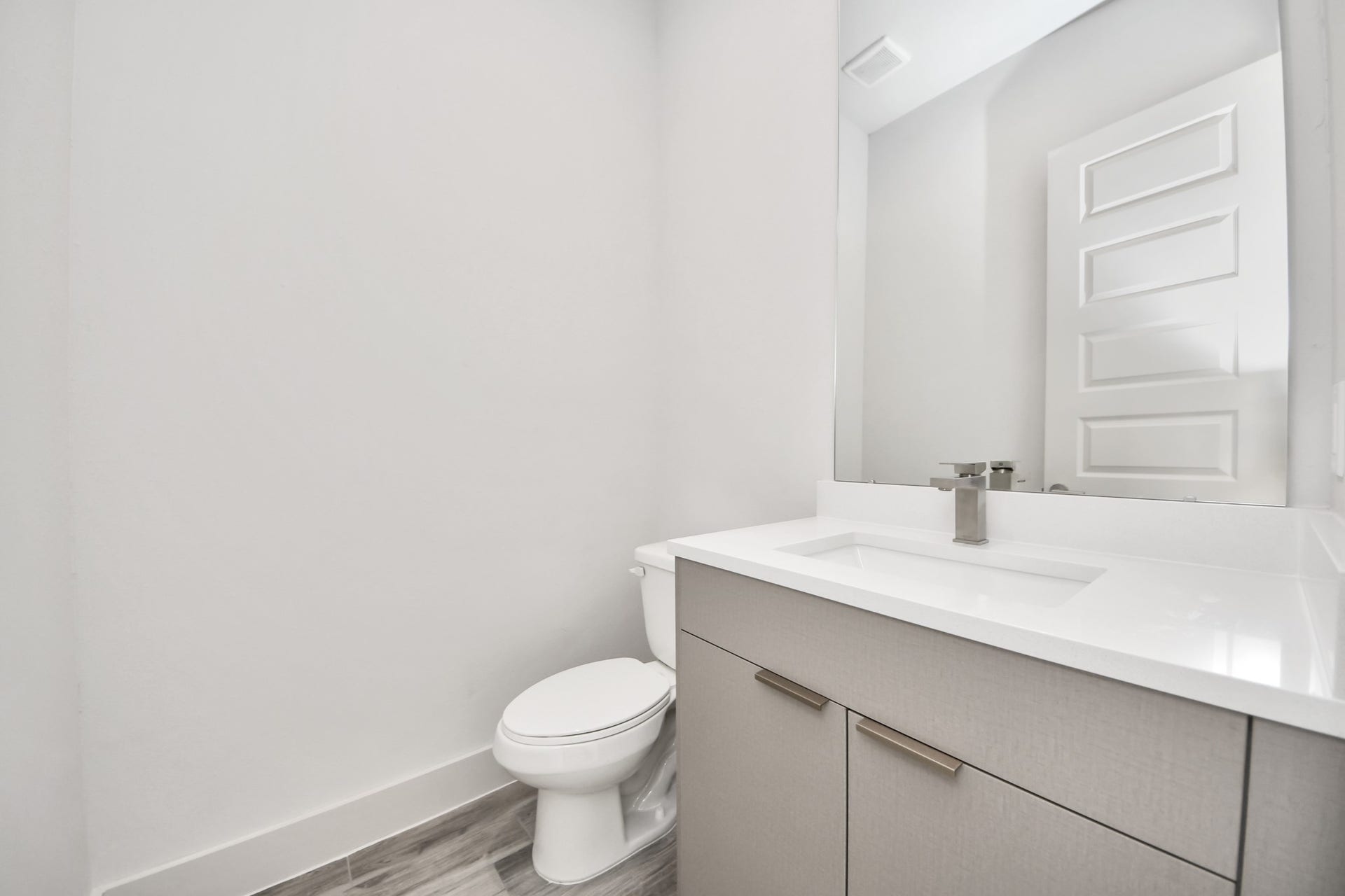 4023 Boho Lane, Houston, TX 77045 half bath