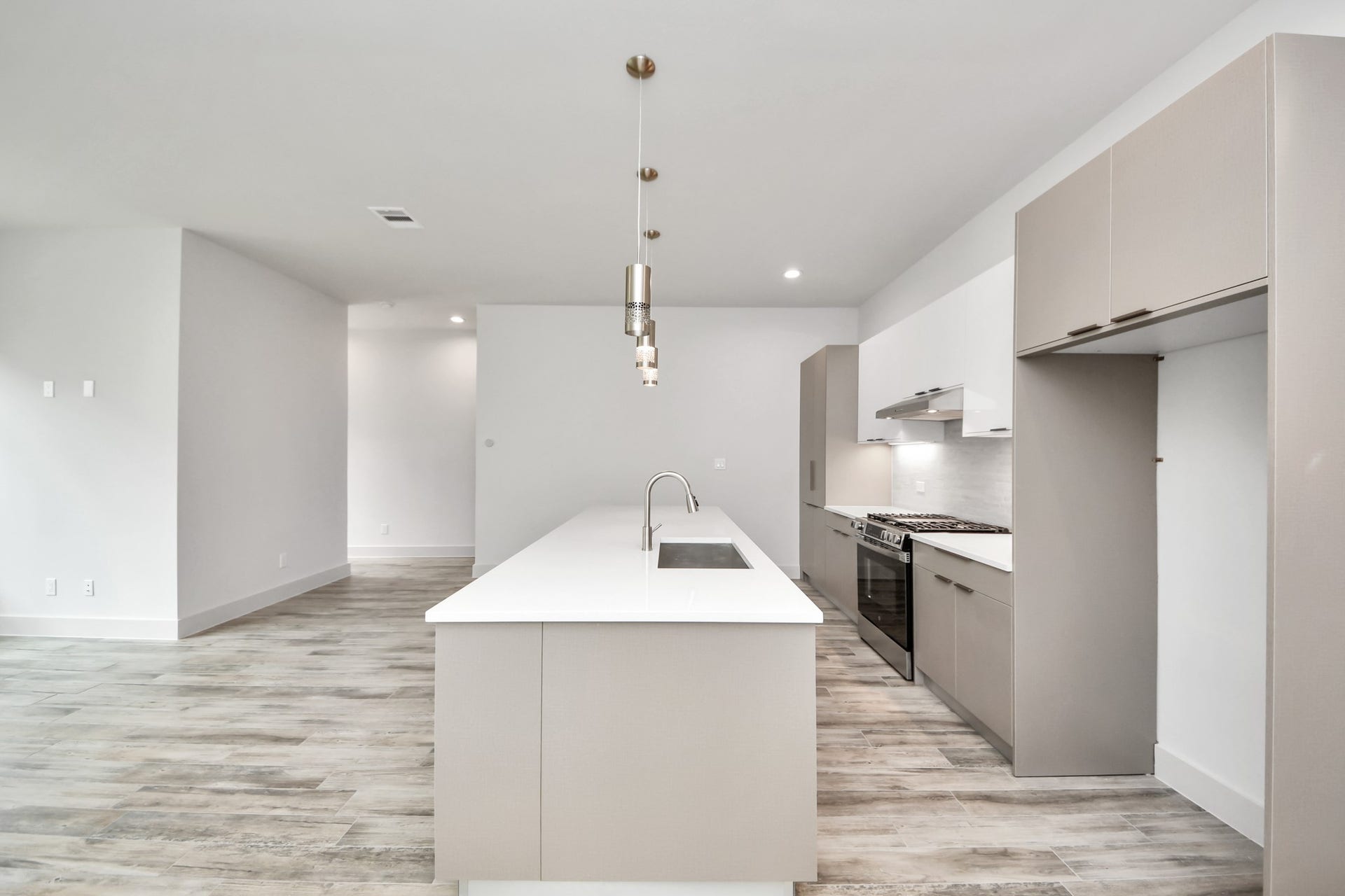 4023 Boho Lane, Houston, TX 77045 kitchen
