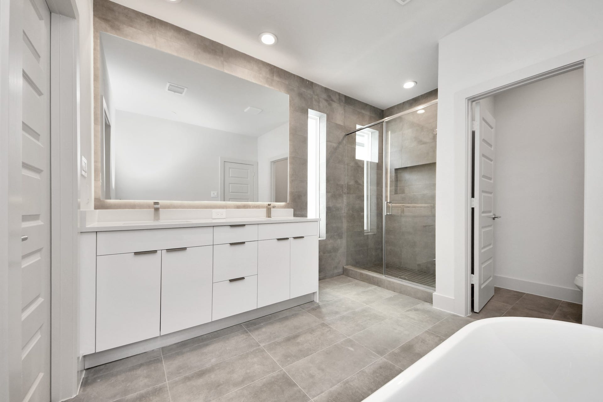 4023 Boho Lane, Houston, TX 77045 primary bath