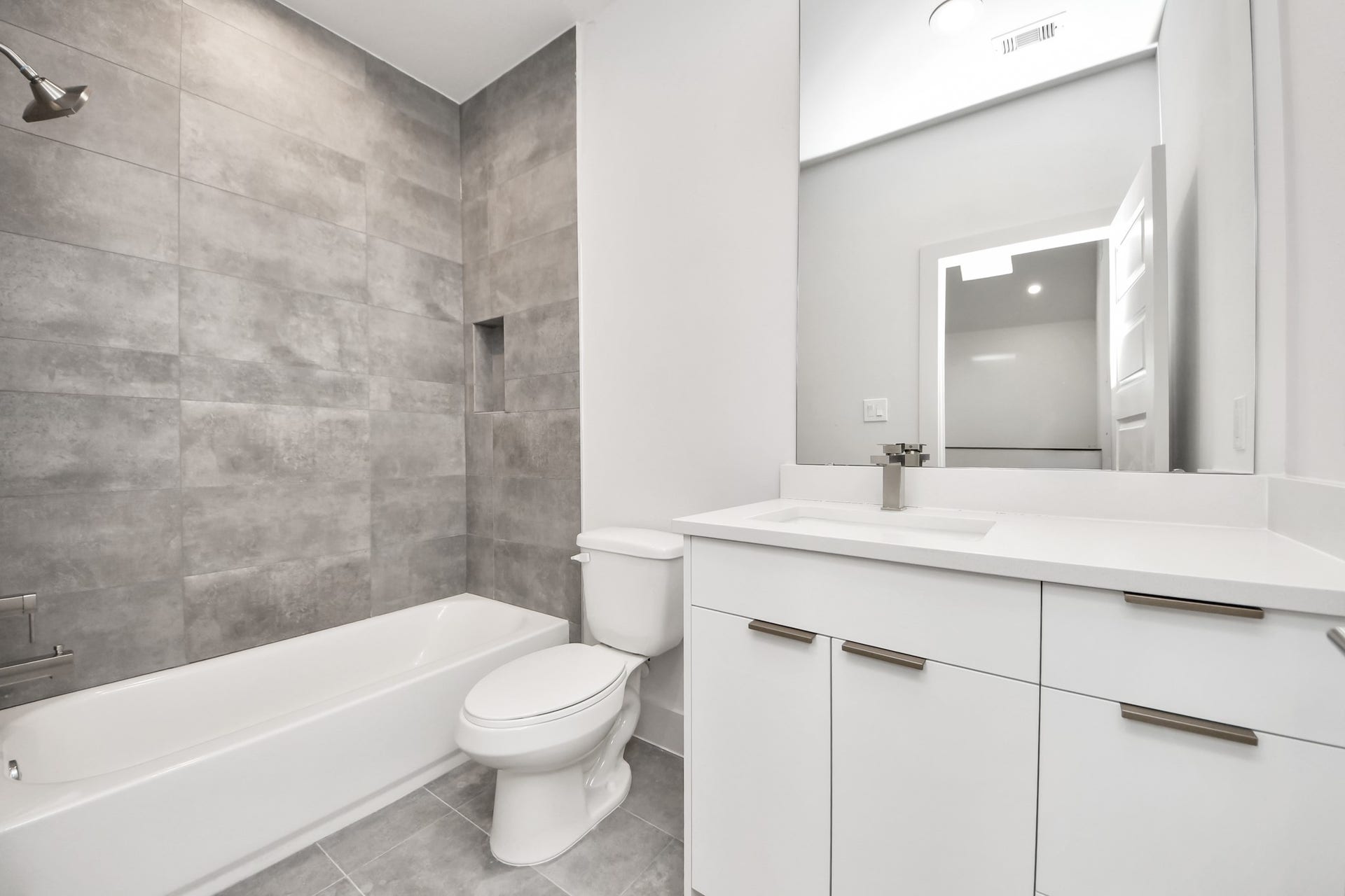 4023 Boho Lane, Houston, TX 77045 full bath