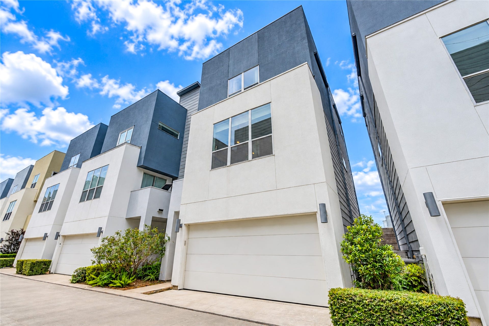 2234 Leeland Street, Houston, TX 77003