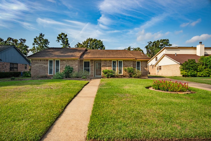Property photo for 205 Banyan Street, Lake Jackson, TX