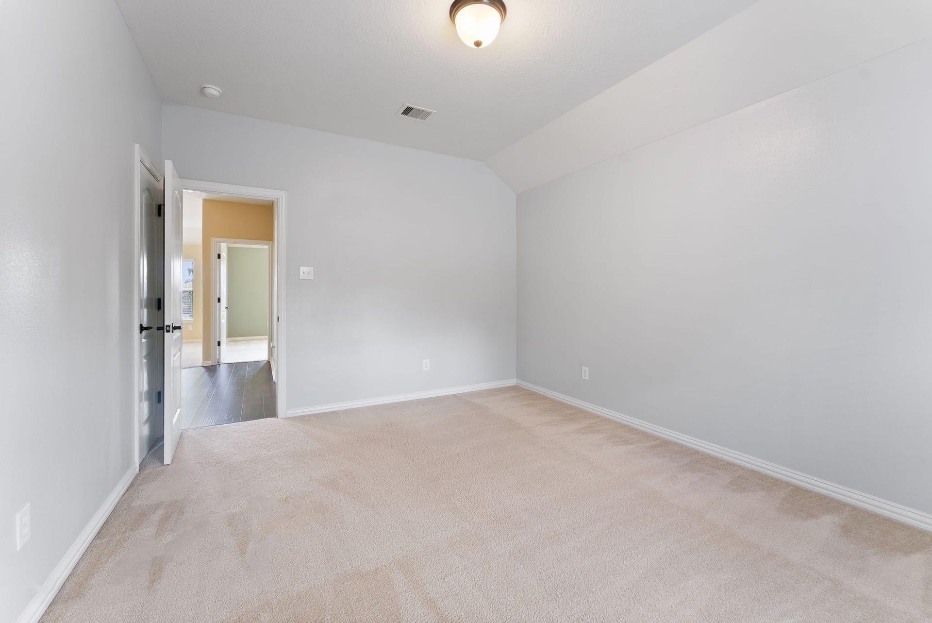 19415 Sorrell Ridge Drive, Spring, TX 77388 All bedrooms are complete with walk in closets.