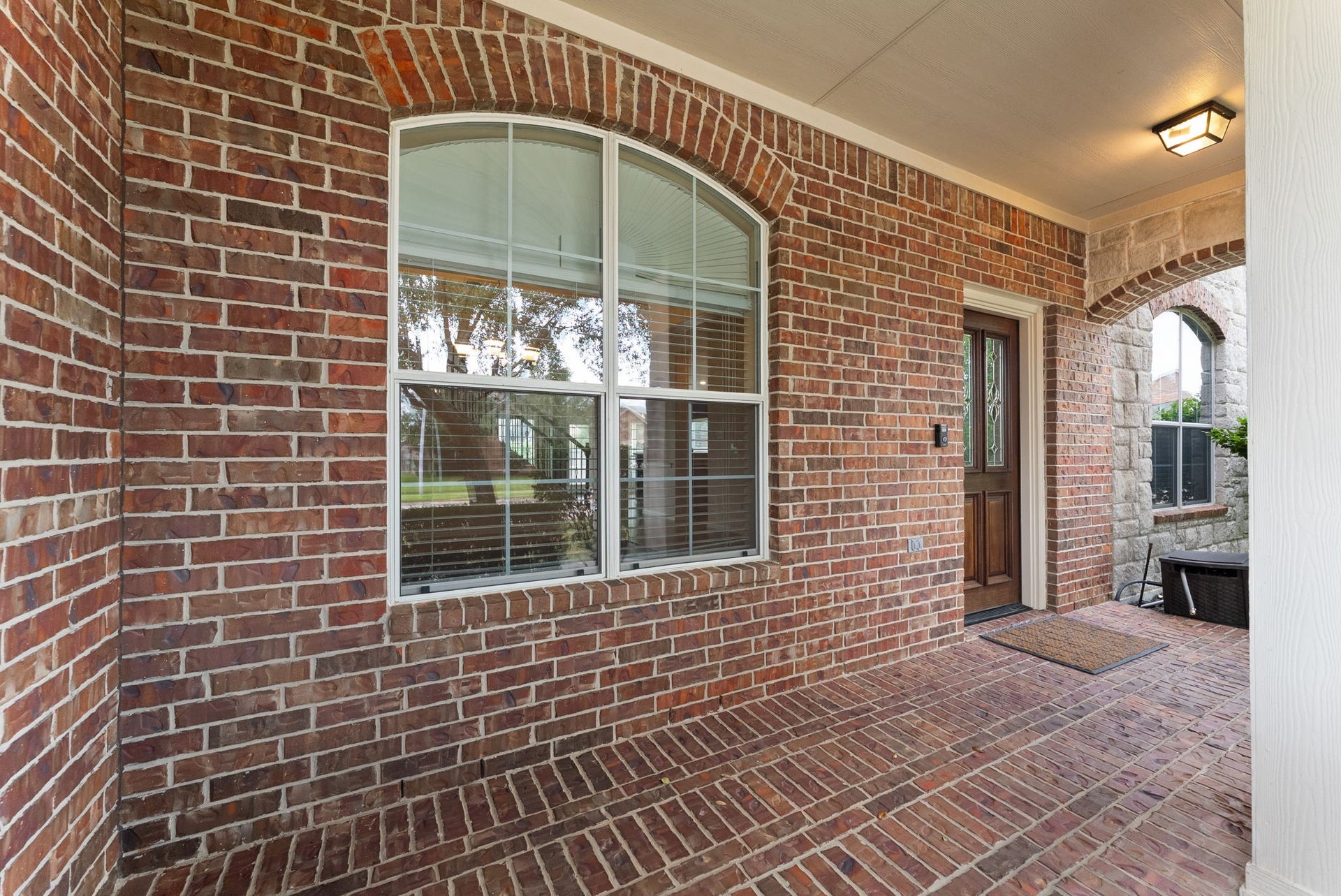 19415 Sorrell Ridge Drive, Spring, TX 77388 Plenty of space to sit and enjoy a cup of coffee or welcome the trick-or-treaters.