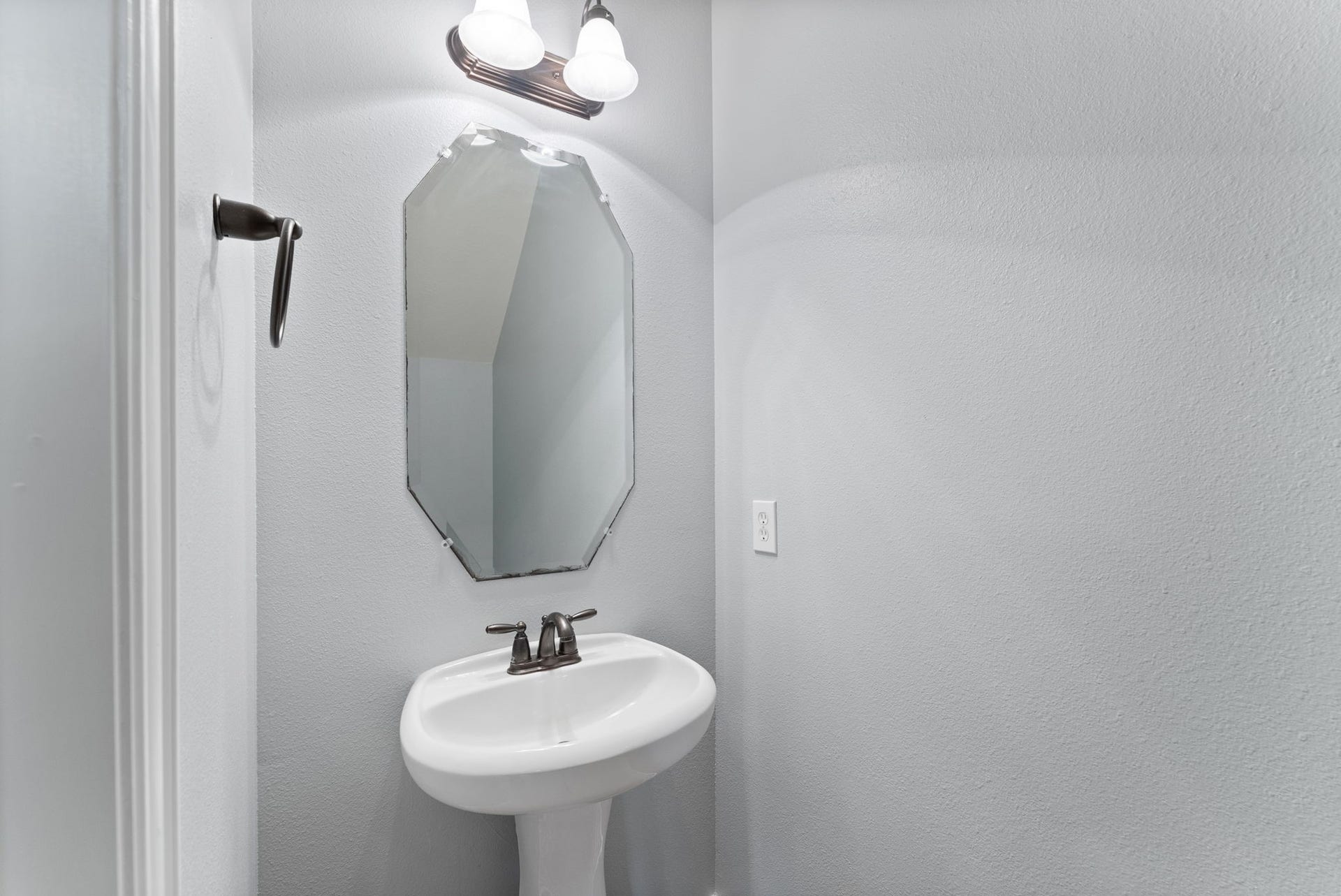 19415 Sorrell Ridge Drive, Spring, TX 77388 Powder bath downstairs for convenience.
