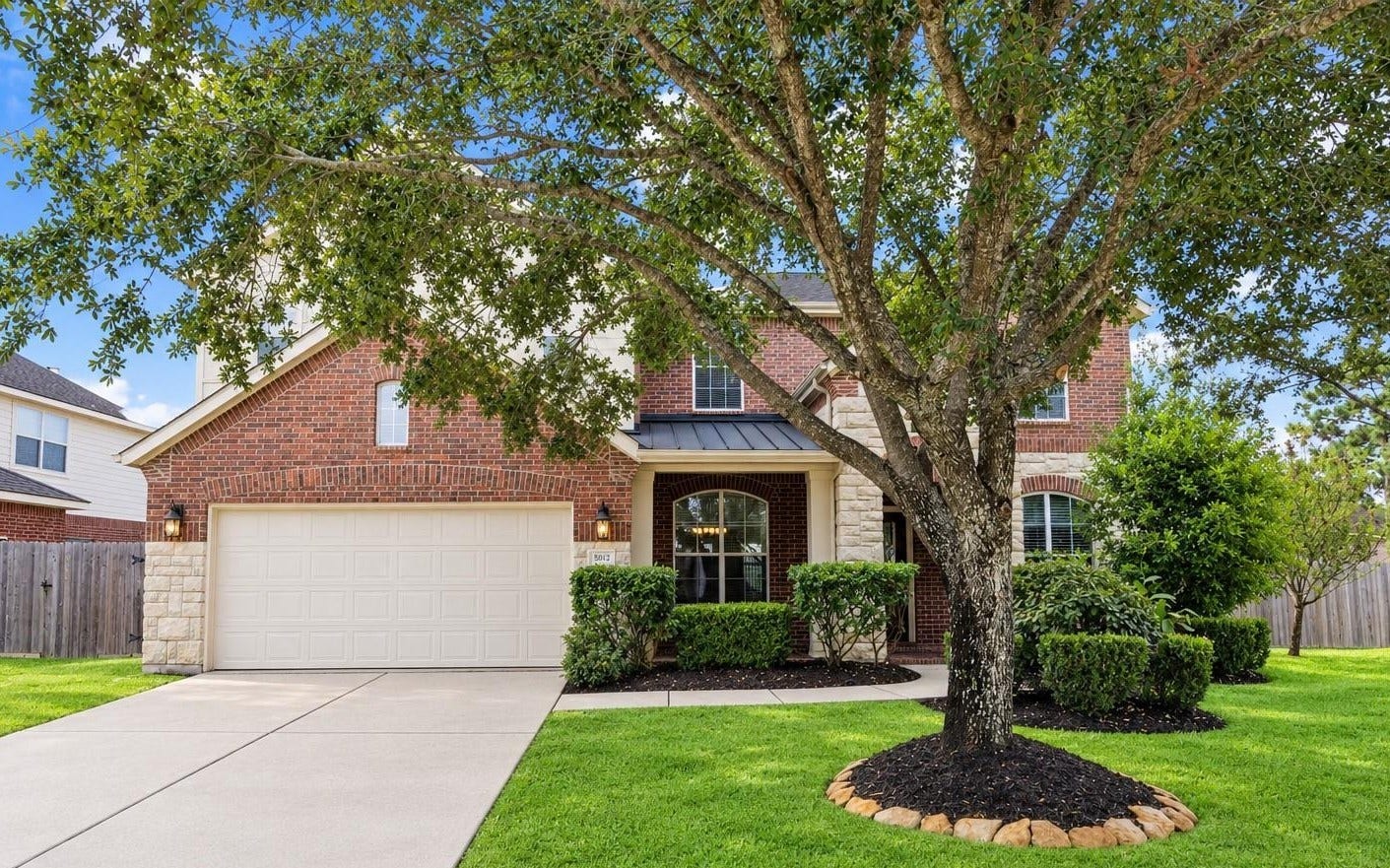 19415 Sorrell Ridge Drive, Spring, TX 77388 Welcome home to 19415 Sorrell Ridge in the lovely neighborhood of Country Lake Estates.