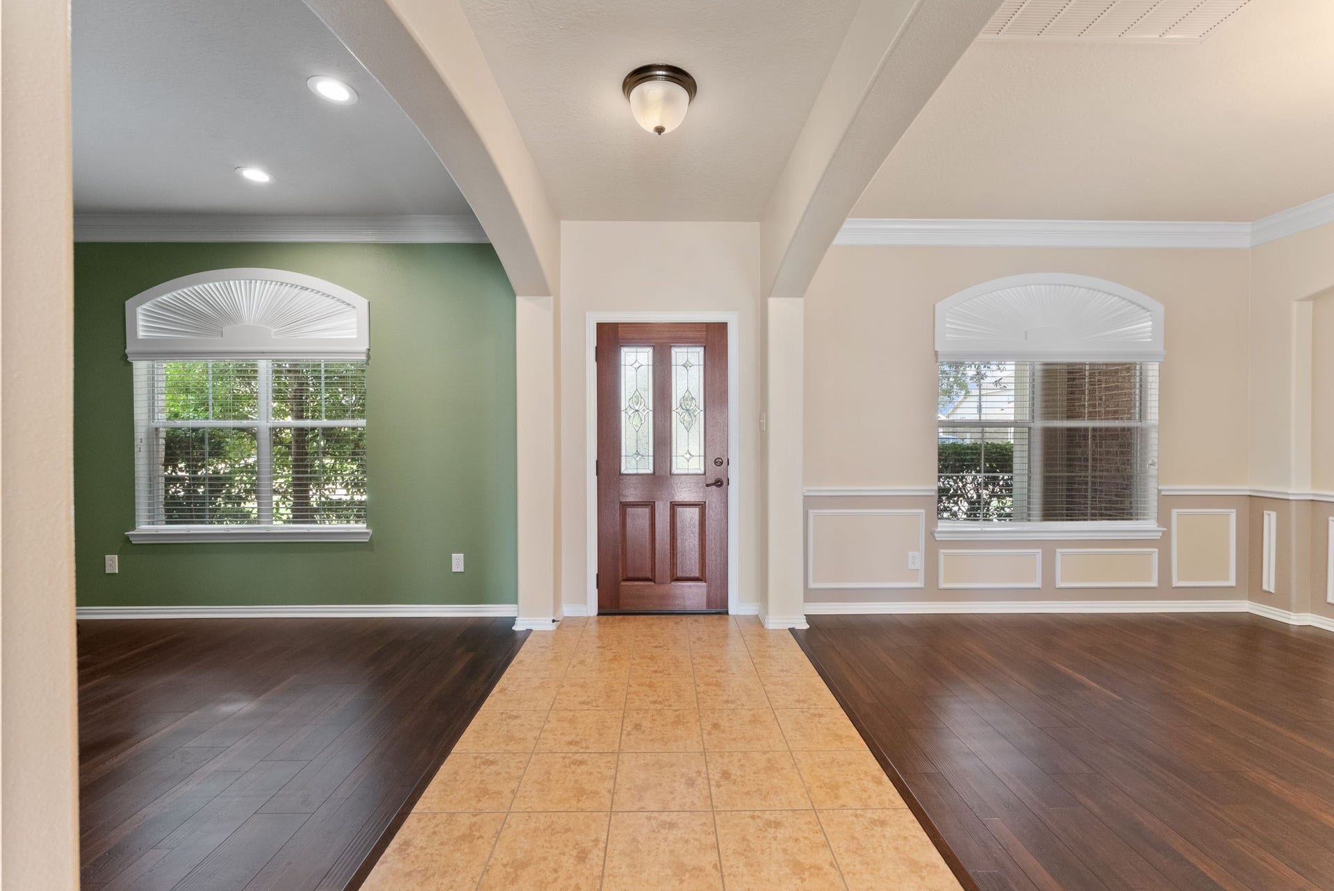 19415 Sorrell Ridge Drive, Spring, TX 77388 Lots of natural light from the abundant windows in this home.
