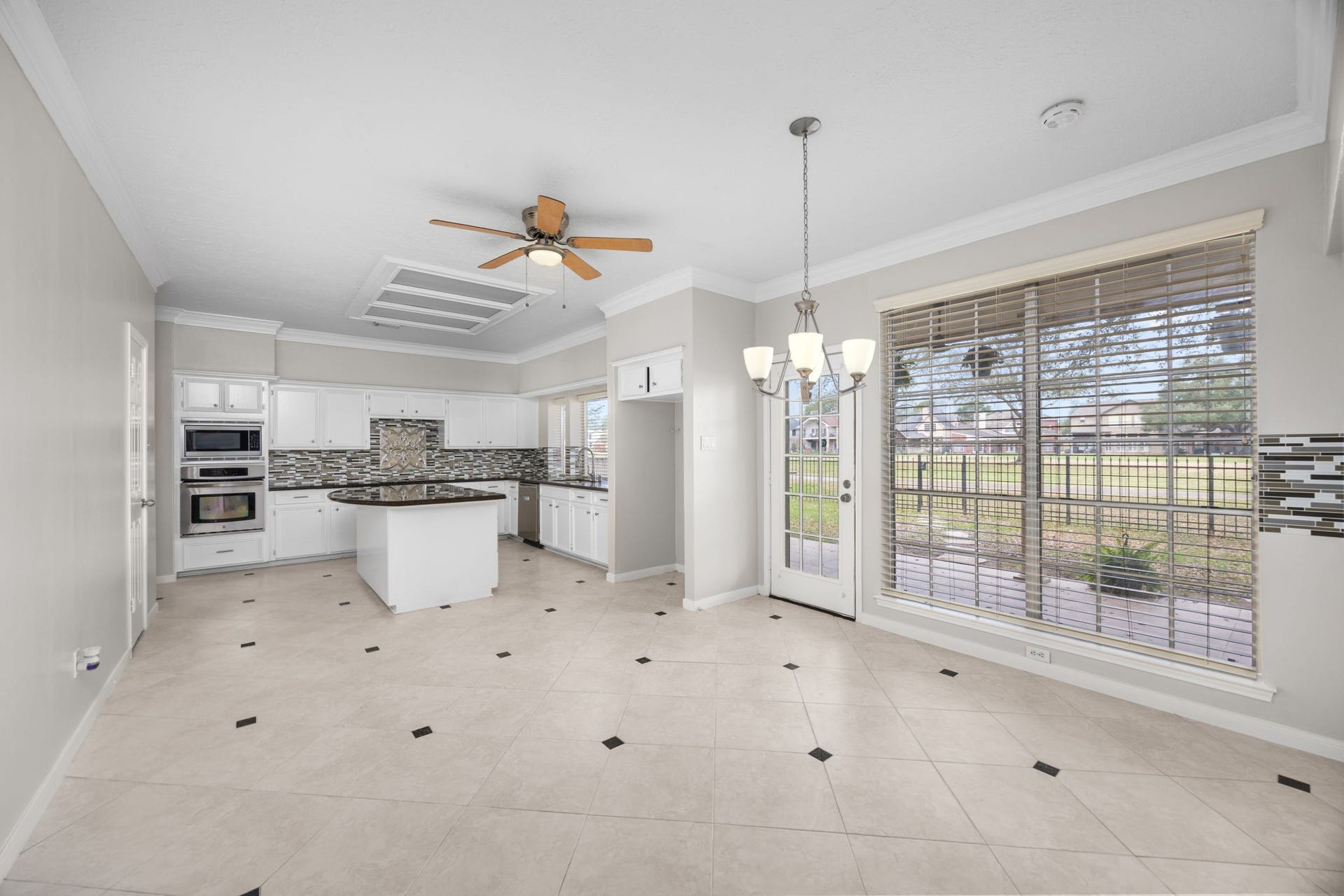 7915 Capri Circle, Houston, TX 77095 7915 Capri Circle, Houston, TX 77095