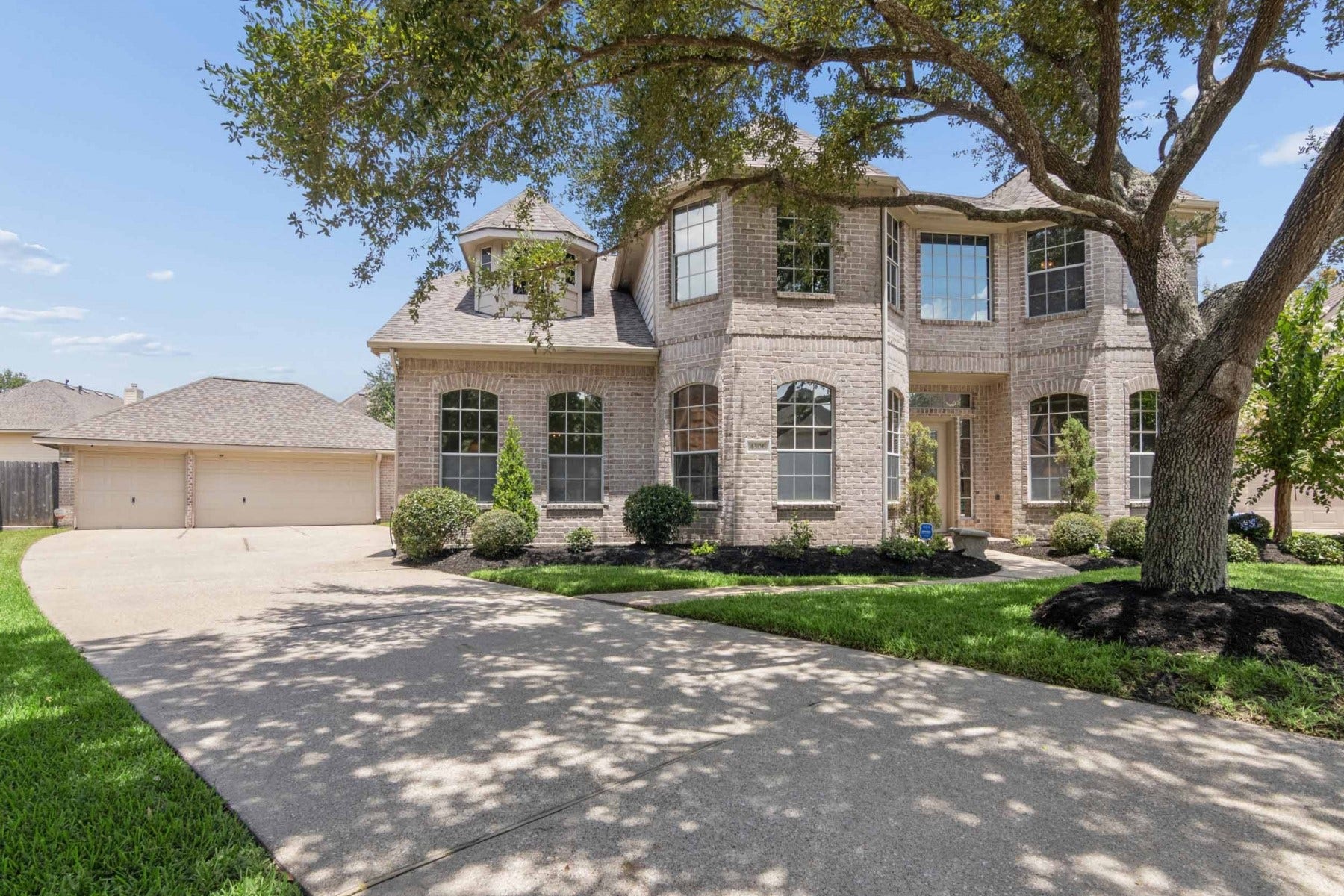 4306 Green Tree Court, Pasadena, TX 77505 Stunning two story in Village Grove East.