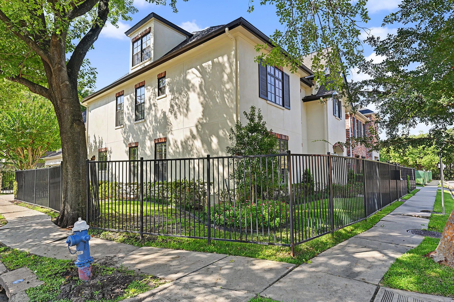 1201 Barkdull Street, Houston, TX 77006