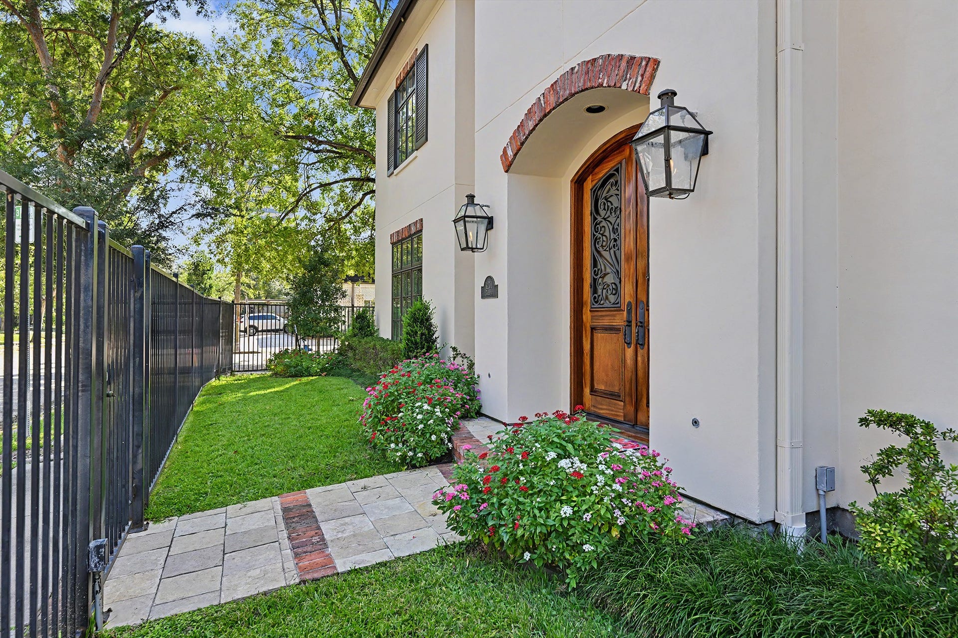 1201 Barkdull Street, Houston, TX 77006