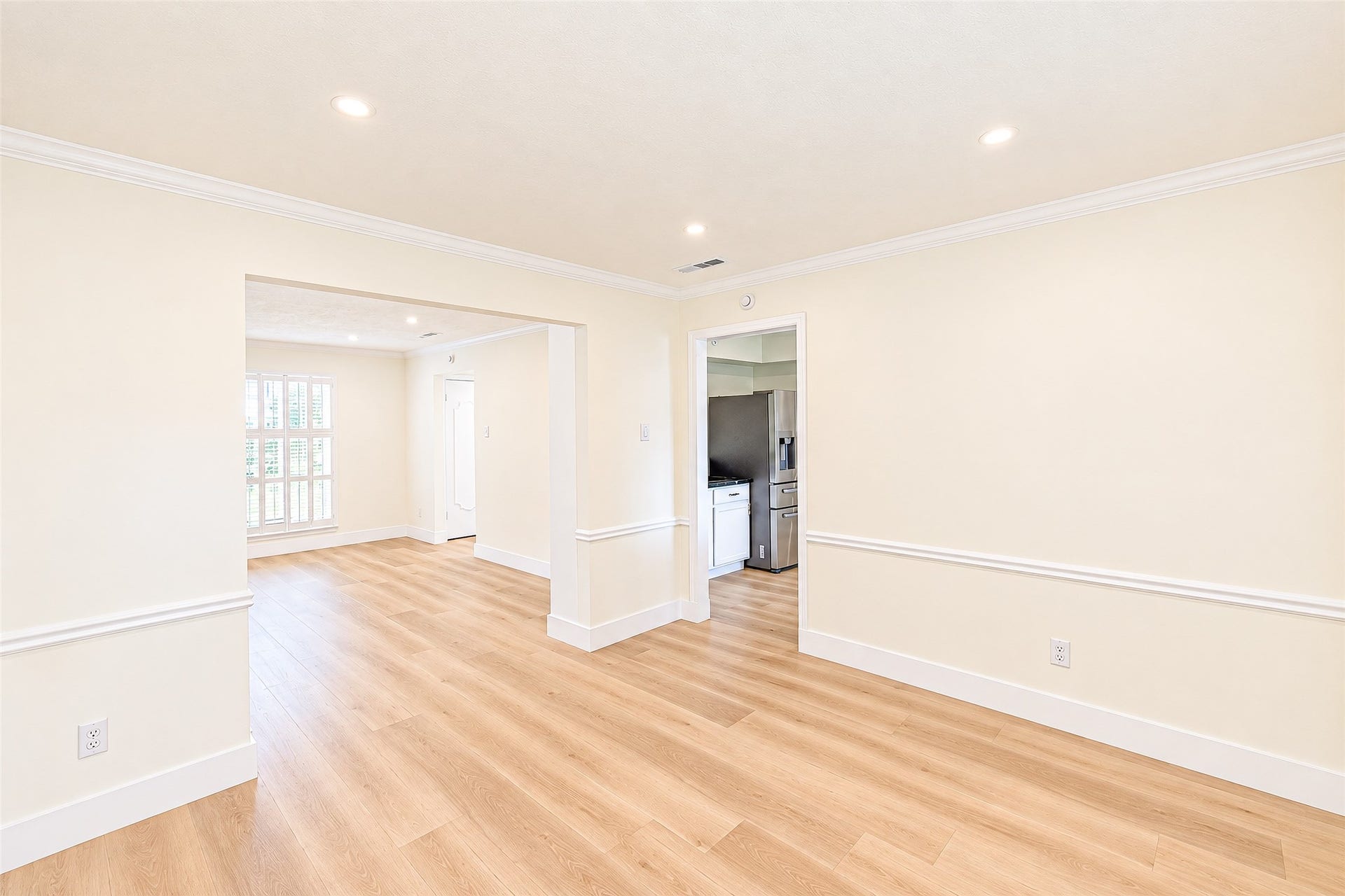 10610 Overbrook Lane, Houston, TX 77042 Bright and inviting dining room with elegant vinyl flooring and seamless access to the kitchen, perfect for hosting memorable gatherings.