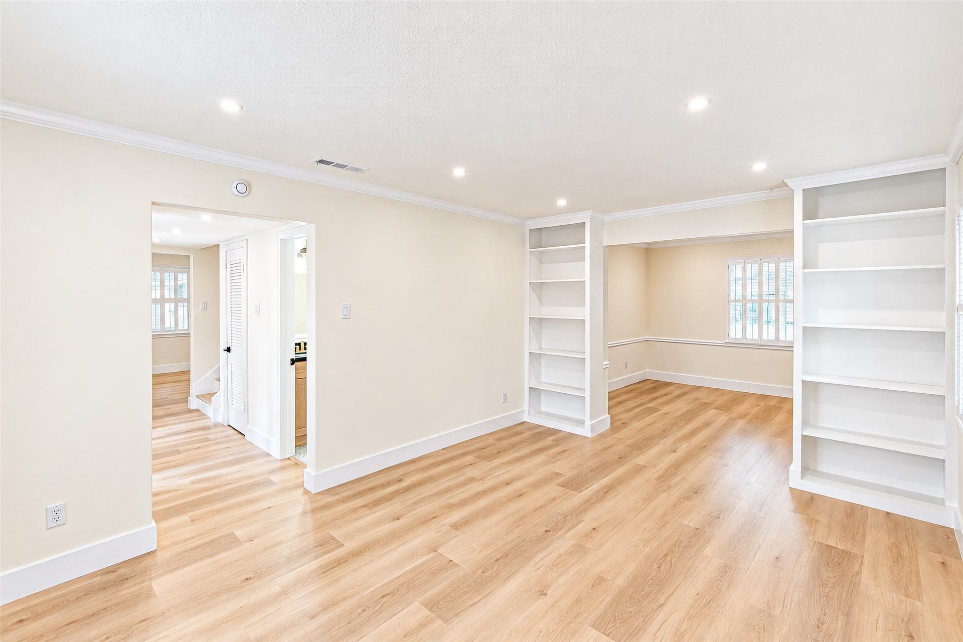 10610 Overbrook Lane, Houston, TX 77042 Discover a bright and inviting study with sleek built-in bookshelves, perfect for focus and inspiration.