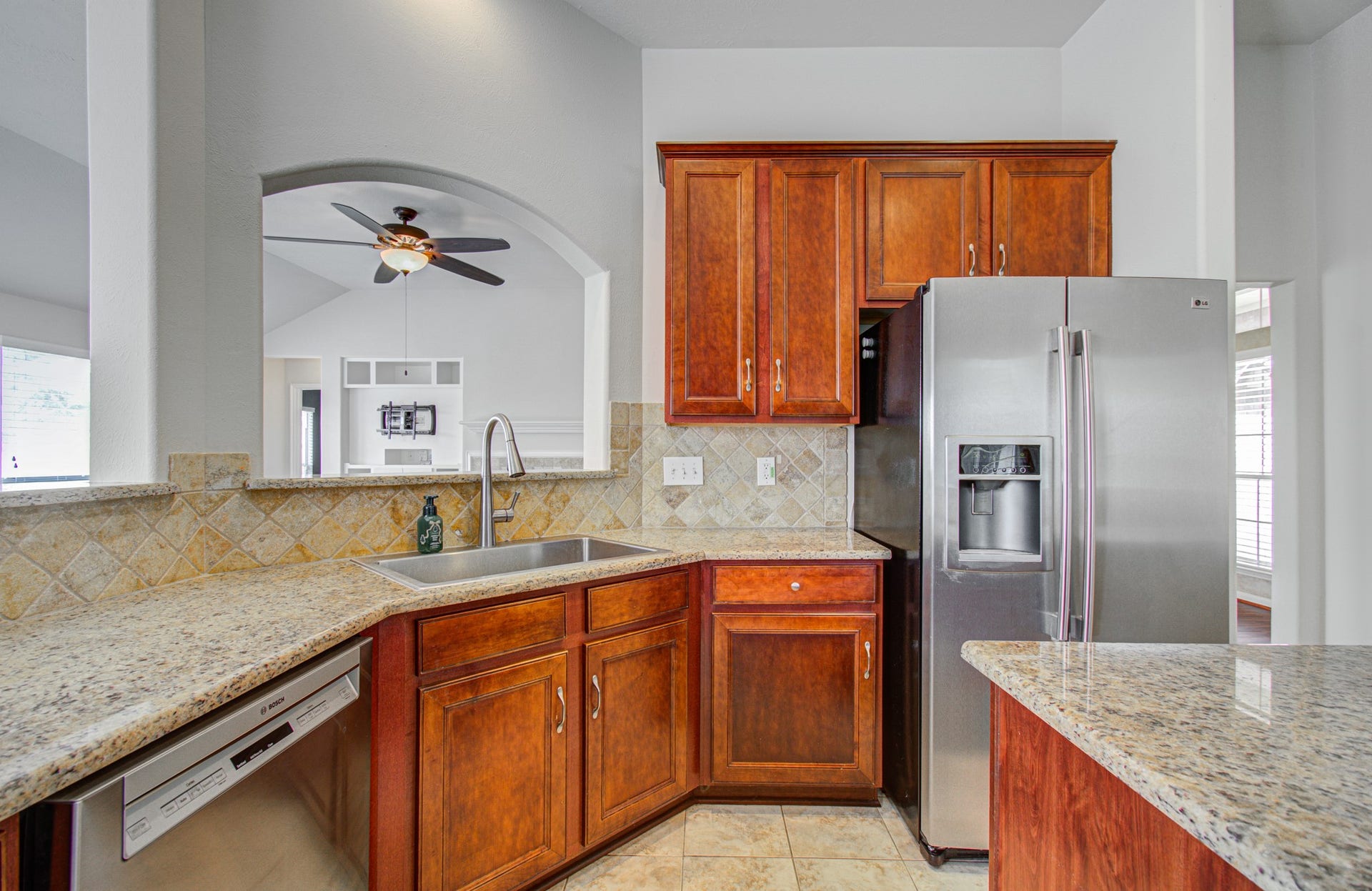 12808 Brook Arbor Court, Pearland, TX 77584 Spacious kitchen open to the breakfast and family room.