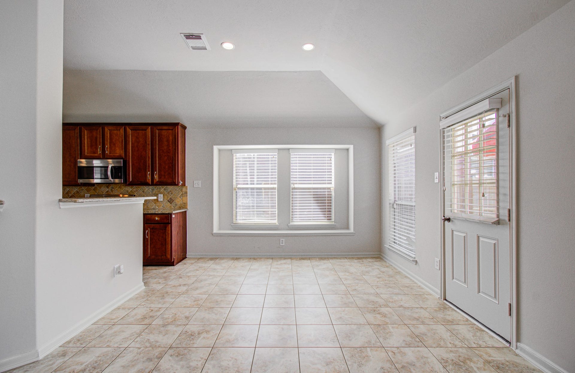 12808 Brook Arbor Court, Pearland, TX 77584 Breakfast area has large windows with window seat.